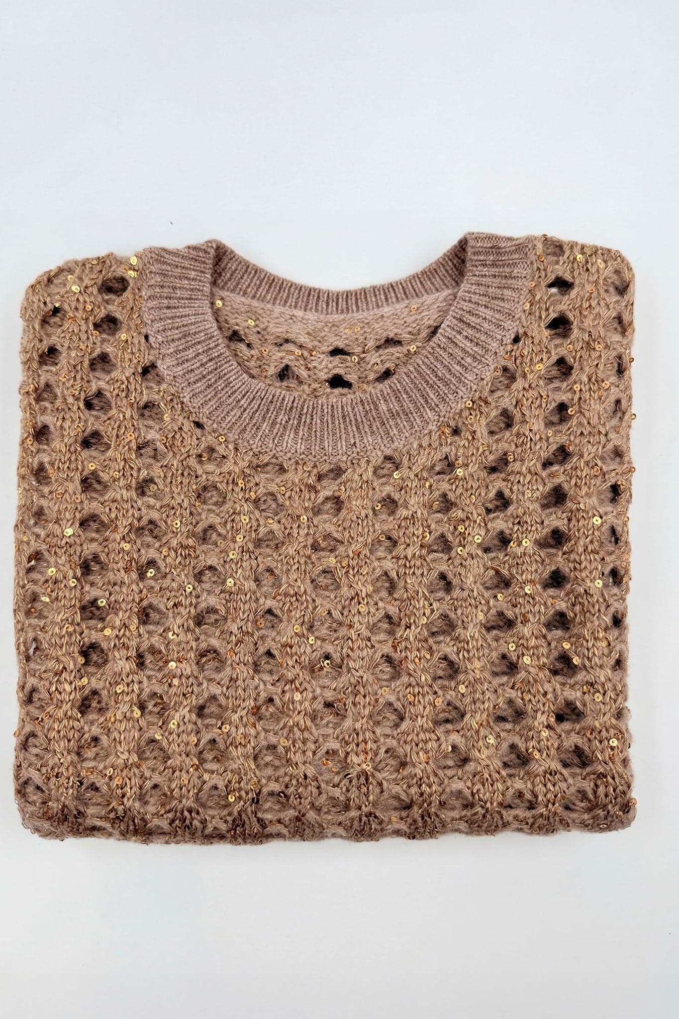 Back detail of the sleeveless pullover in taupe gray, highlighting the openwork texture and the shine of the sequins for a refined style.