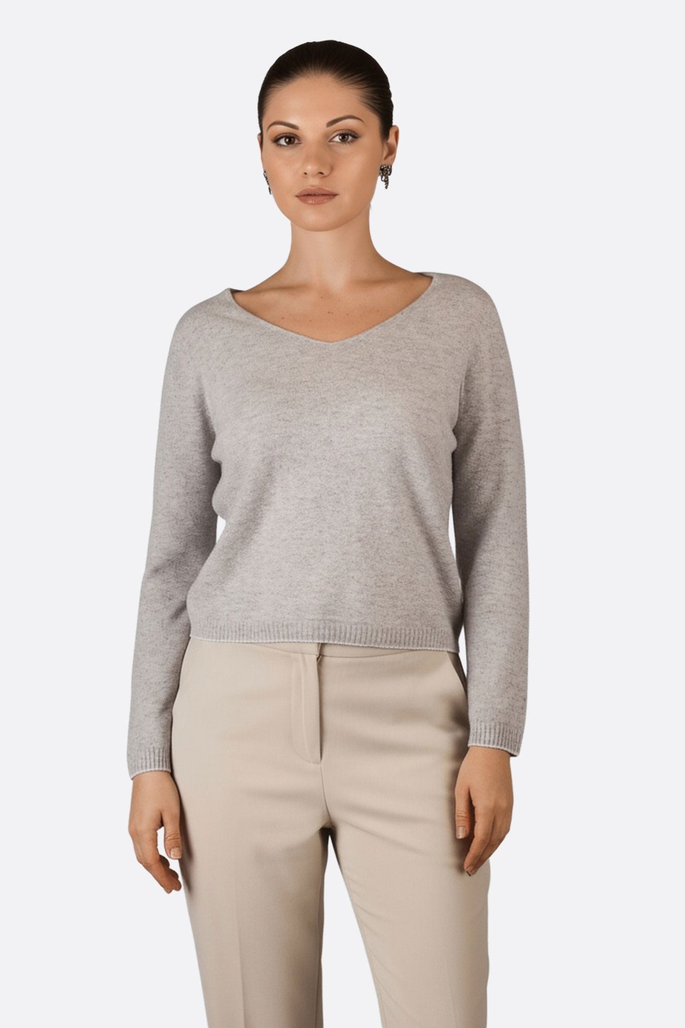 Grauer Pullover mit V-Ausschnitt aus Merinowolle und Kaschmir, kontrastierende Details, stilvoll für elegante Abende.