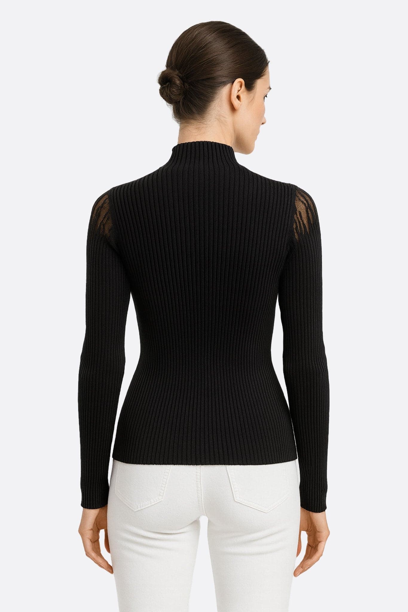 Schwarzer Pullover mit langen Ärmeln und zartem Nude-Einsatz, ein modernes Stück für einen eleganten Stil bei jedem Anlass.