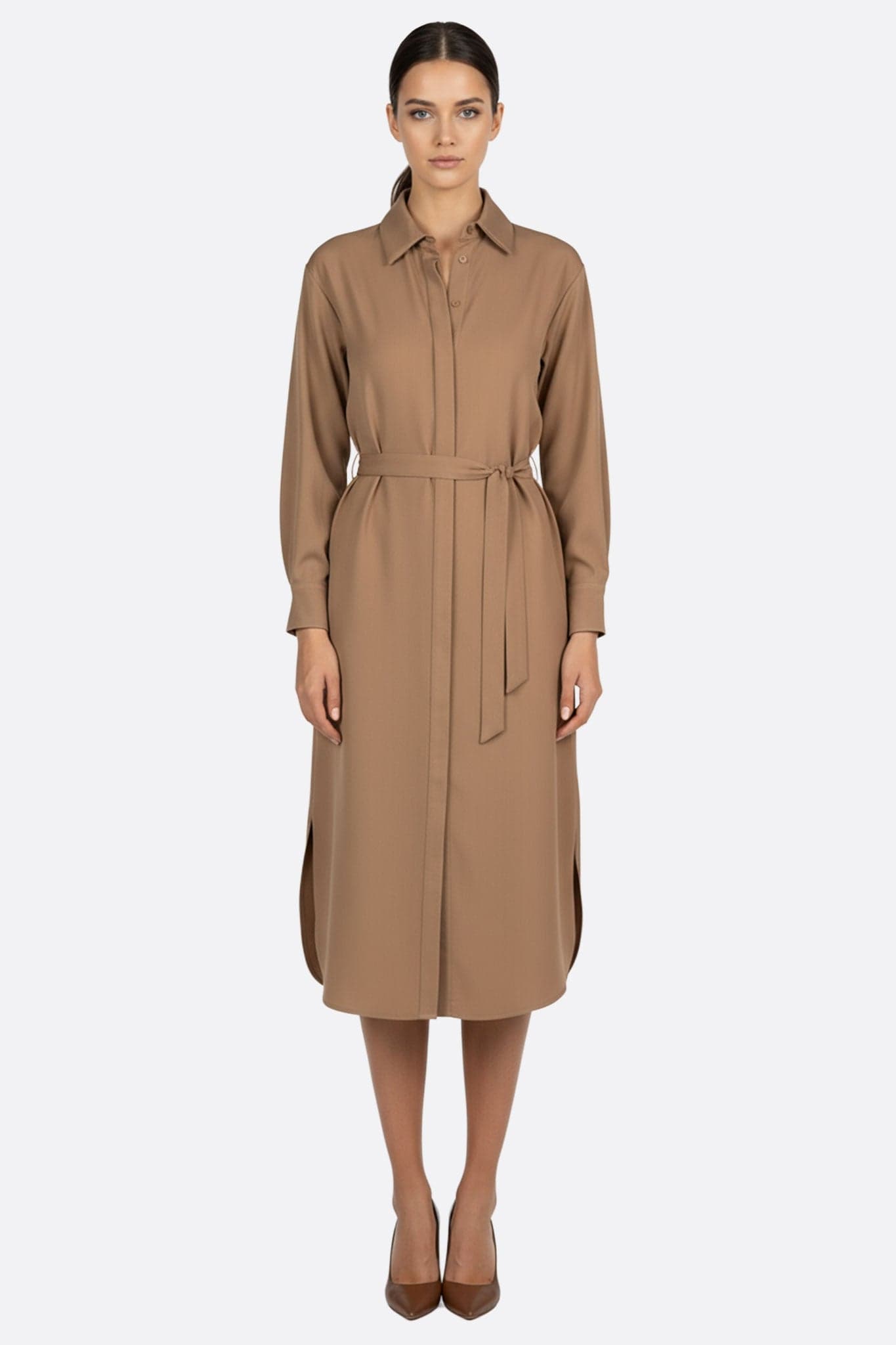 Robe-chemise beige à boutons, coupe fluide, chic et élégante, parfaite pour une soirée ou un look quotidien raffiné.