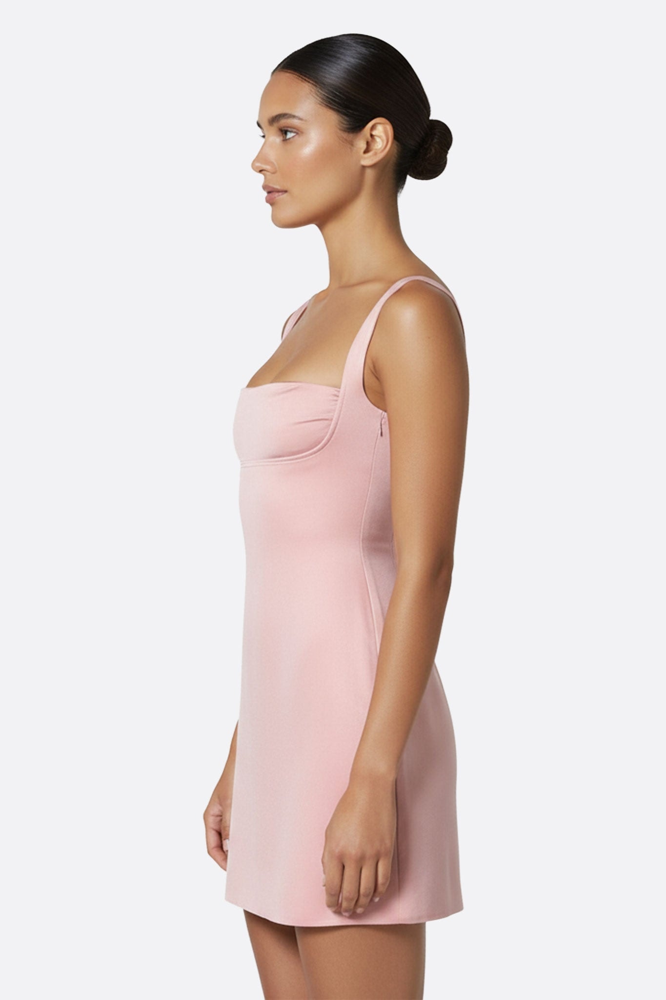 Short powder pink satin dress with thin straps, a chic choice for a summer evening or a refined cocktail.