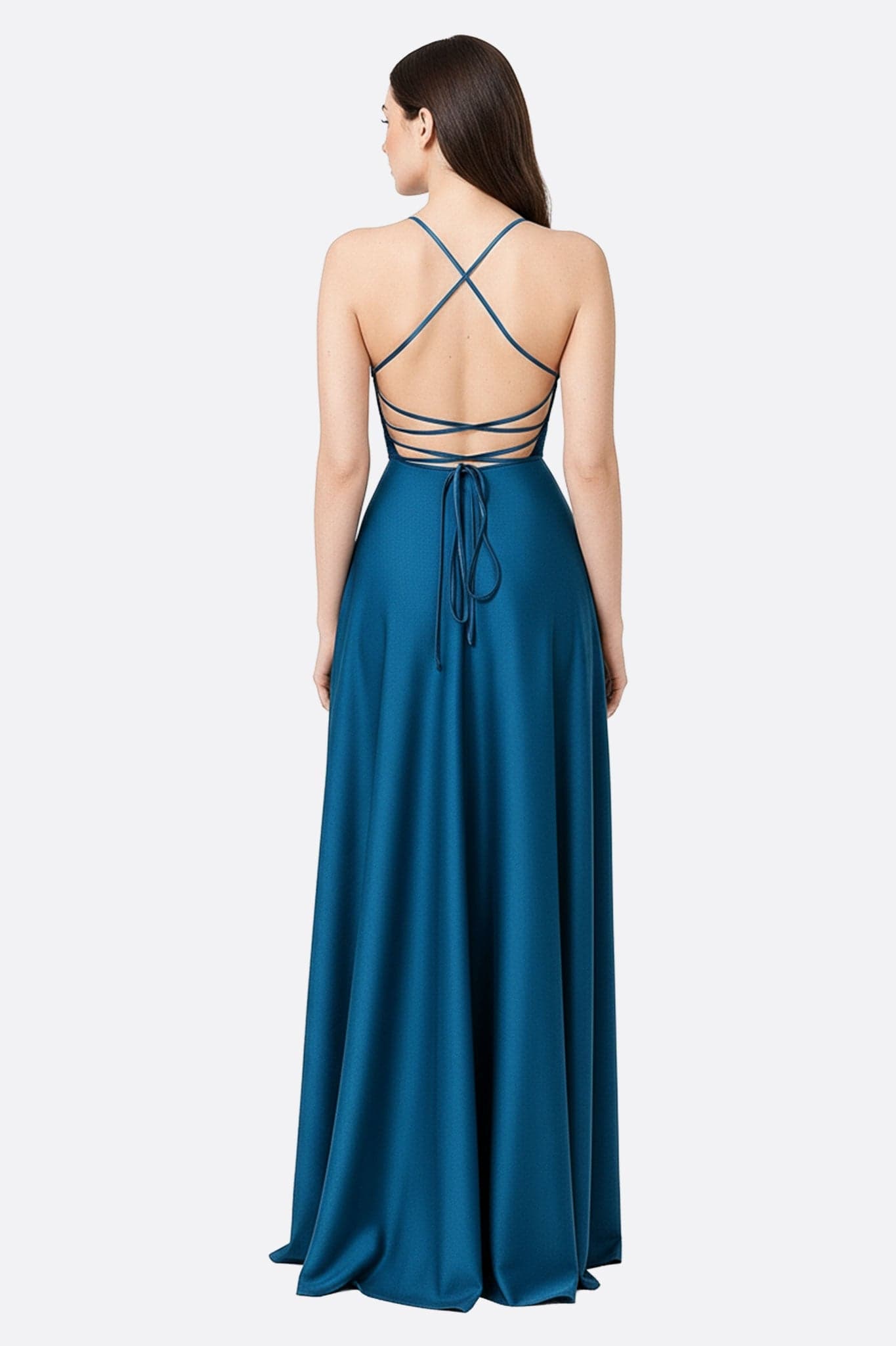 Captivating detail of the long teal dress, open back and crossed straps, perfect for an elegant and refined evening