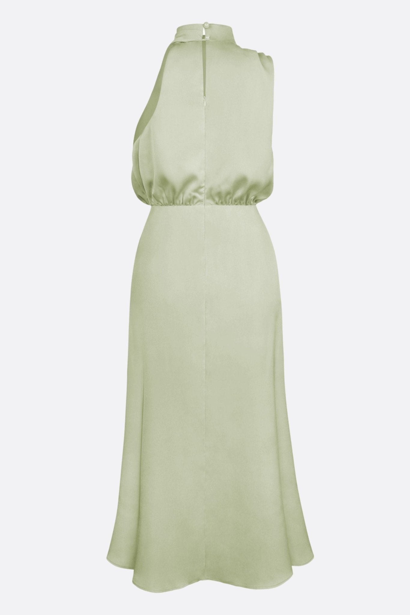 Détail du dos de la robe longue vert sauge, mettant en avant la texture fluide et la taille cintrée pour un look chic.