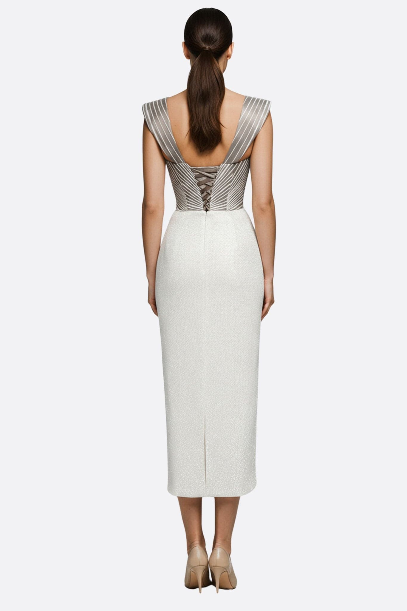 Grey midi dress with sculpting corset and front slit, a chic choice to brighten your elegant evenings.