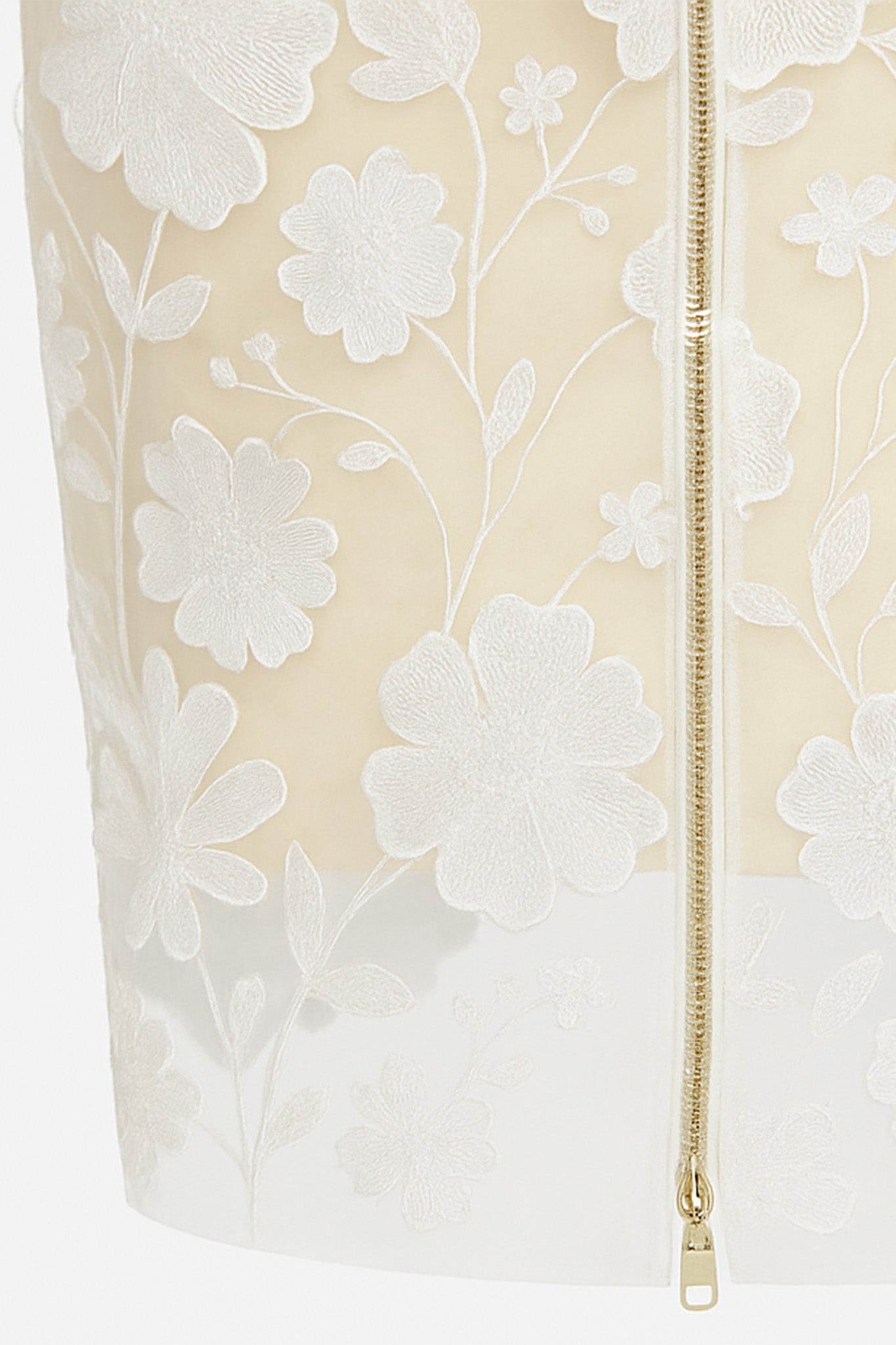 Detail of the midi bustier dress in transparent tulle, exquisite floral embroidery for a chic and romantic look.