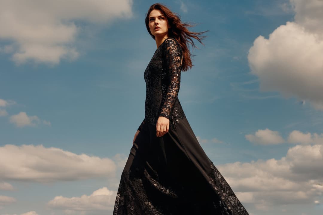 Robe noire Misciano pour dîner professionnel en automne