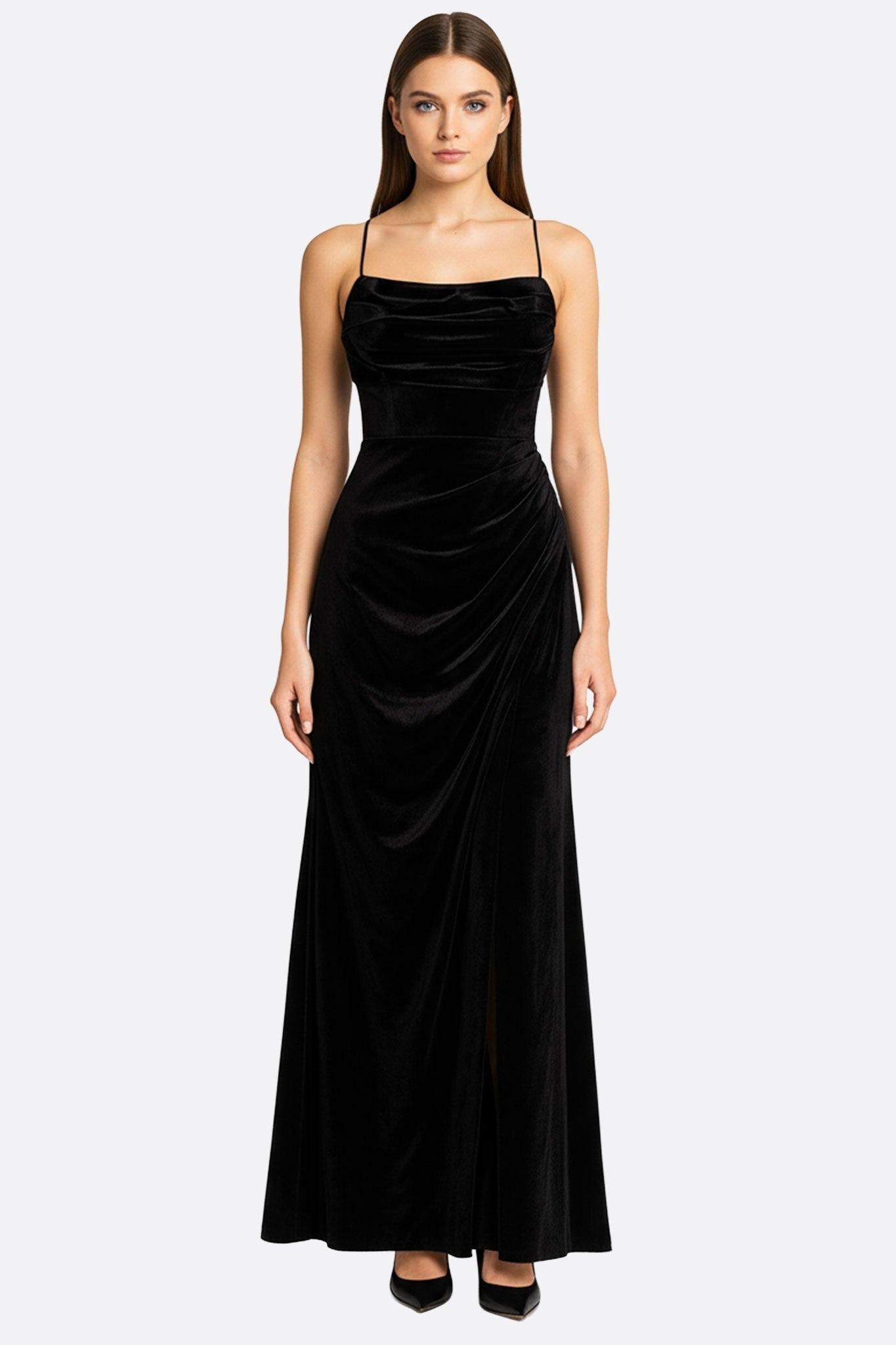 Robe longue en satin noir avec dos nu et lacets, parfaite pour une soirée élégante ou un événement chic.