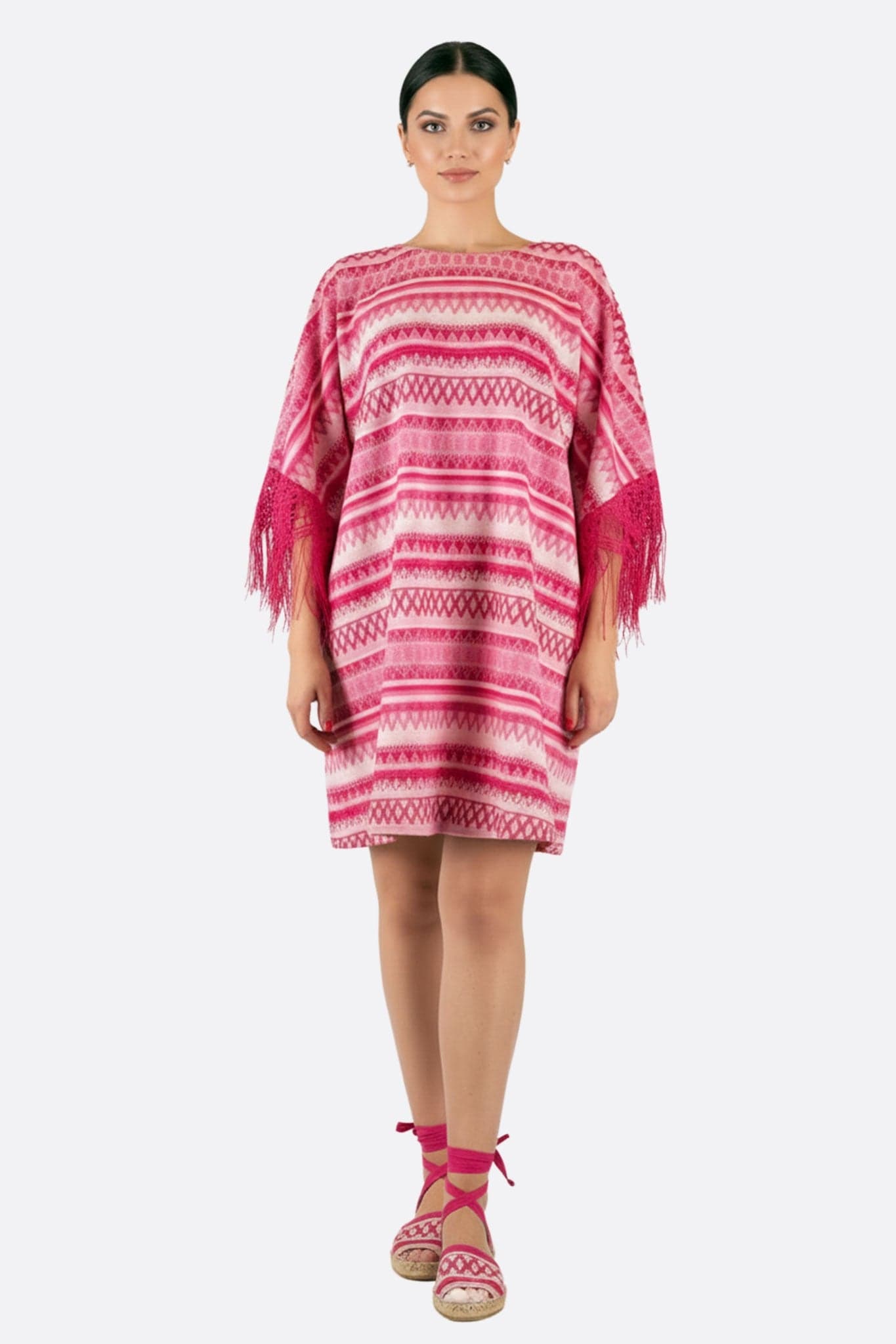Rosa Jacquard-Strick-Tunikenkleid, elegant und modern, perfekt für einen Abend oder einen lässigen Ausflug.