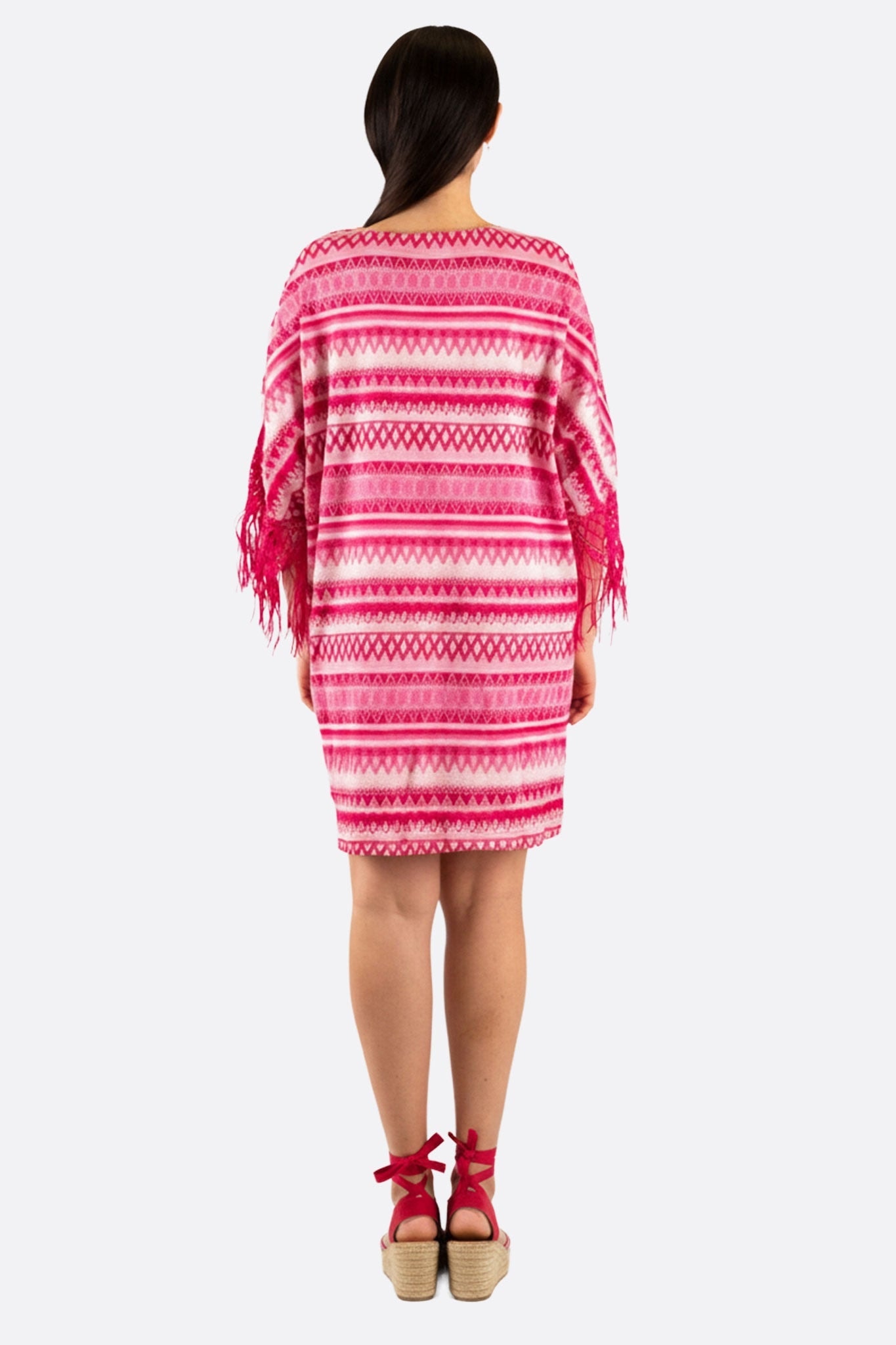 Vestido túnica de mujer de punto jacquard rosa, mostrado en ángulo 3/4, ideal para un look elegante en cualquier...