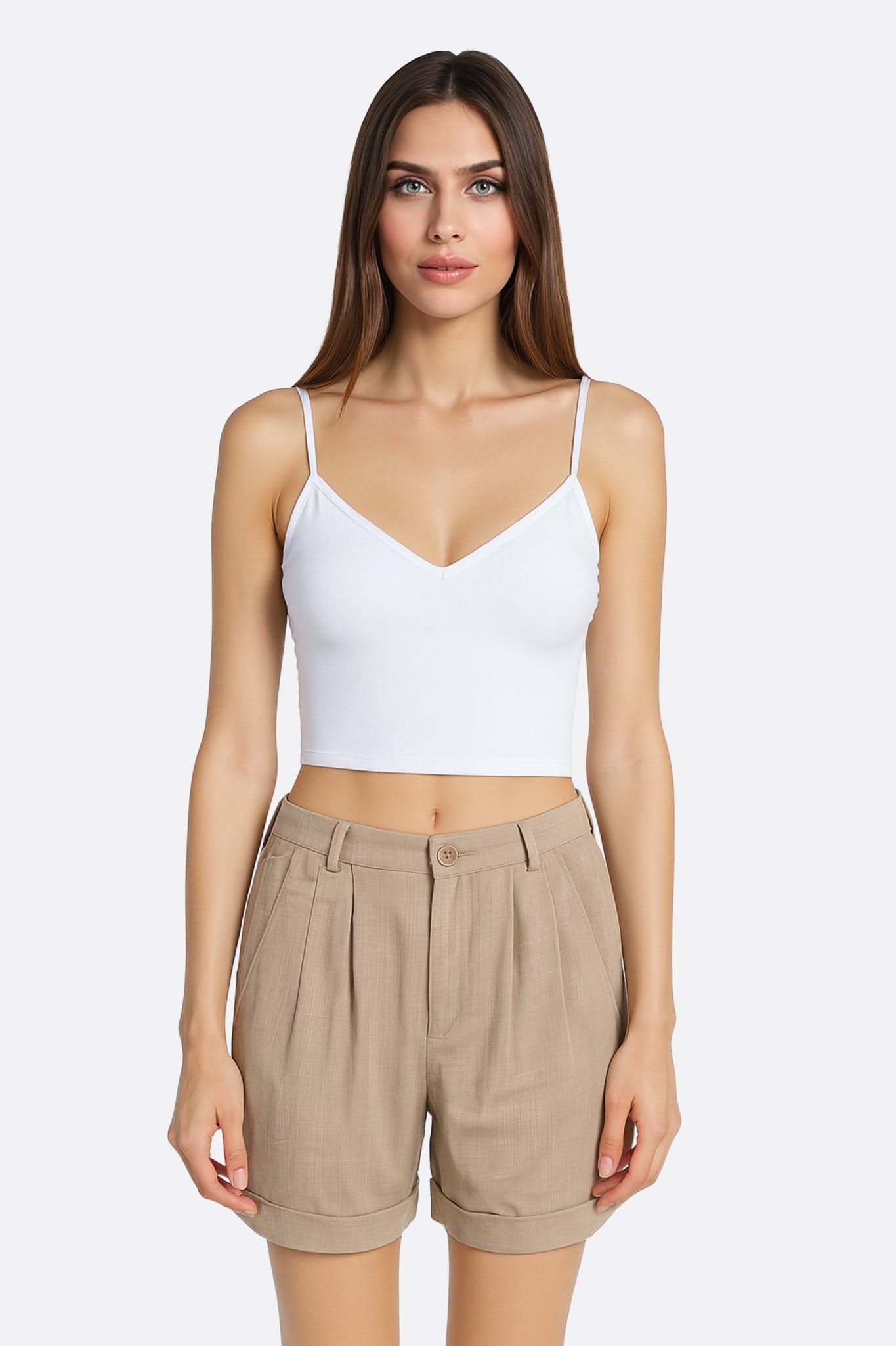 Nahaufnahme der leichten Textur der beigefarbenen Leinen-Shorts mit hoher Taille, ideal für einen schicken, sommerlichen Alltagslook.