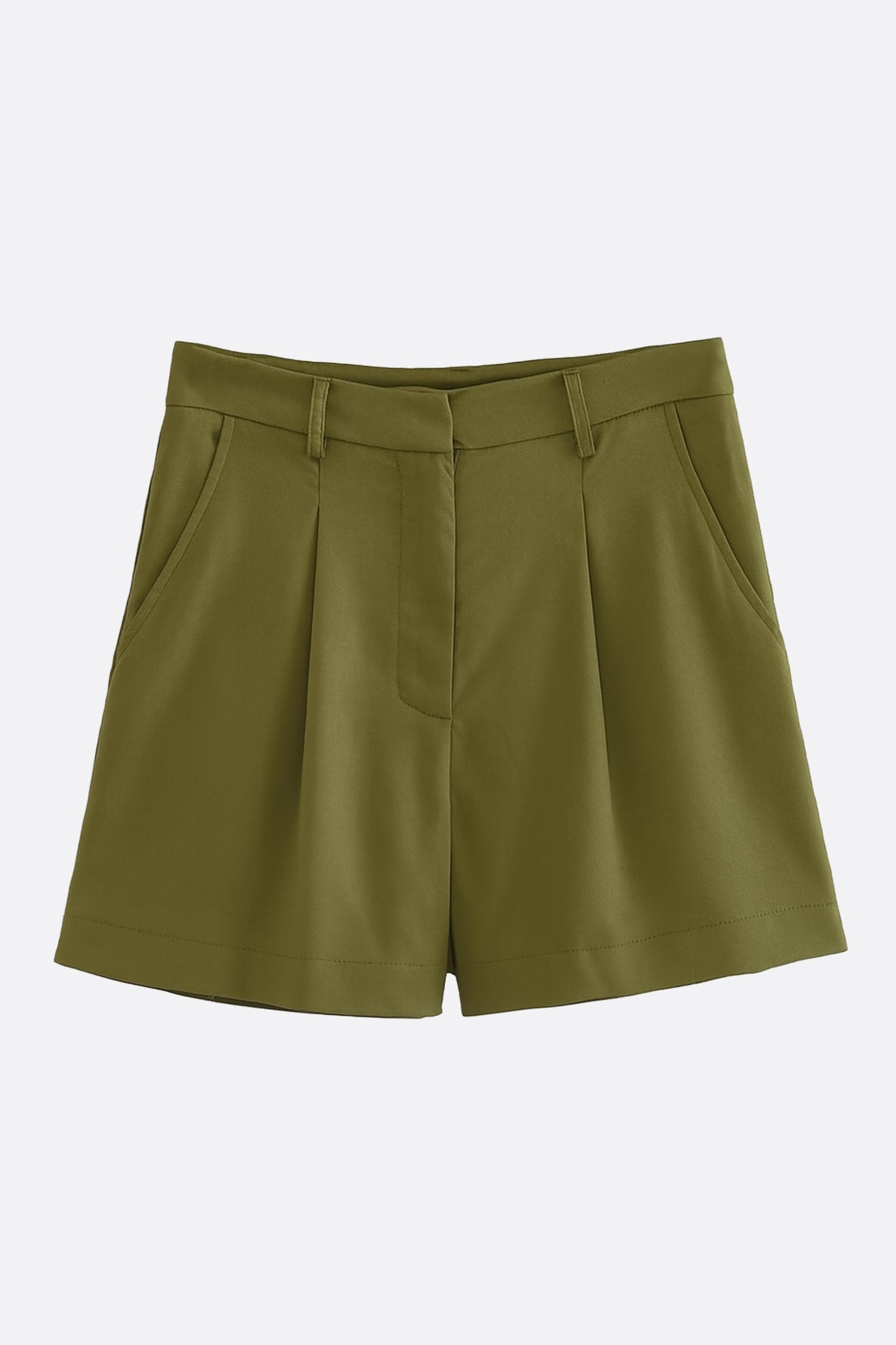 Short élégant en toile légère kaki à taille haute, parfait pour un look estival raffiné et moderne.