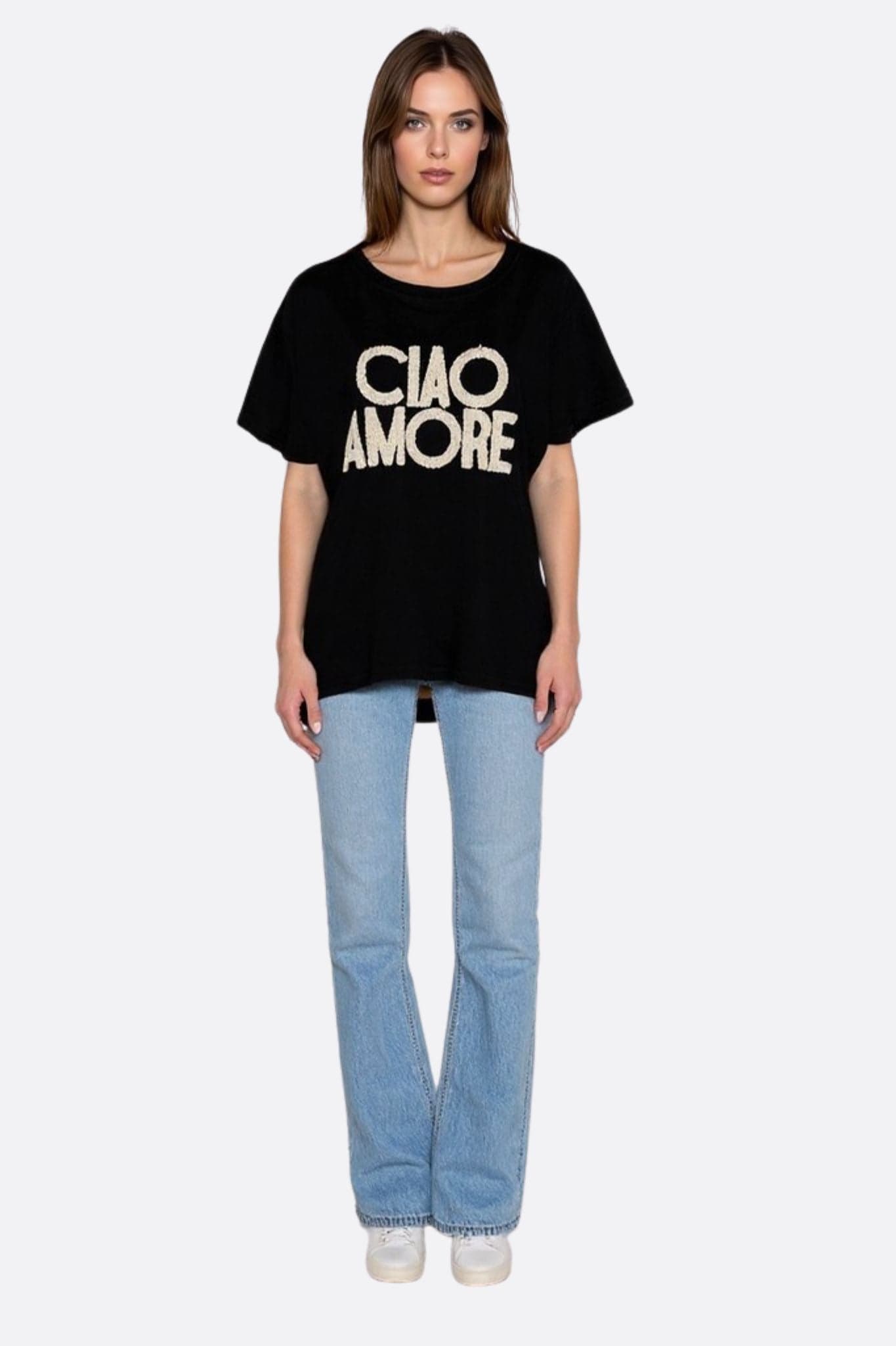 Camiseta negra de algodón 'CIAO AMORE', corte oversize, ideal para un estilo chic y casual a diario.