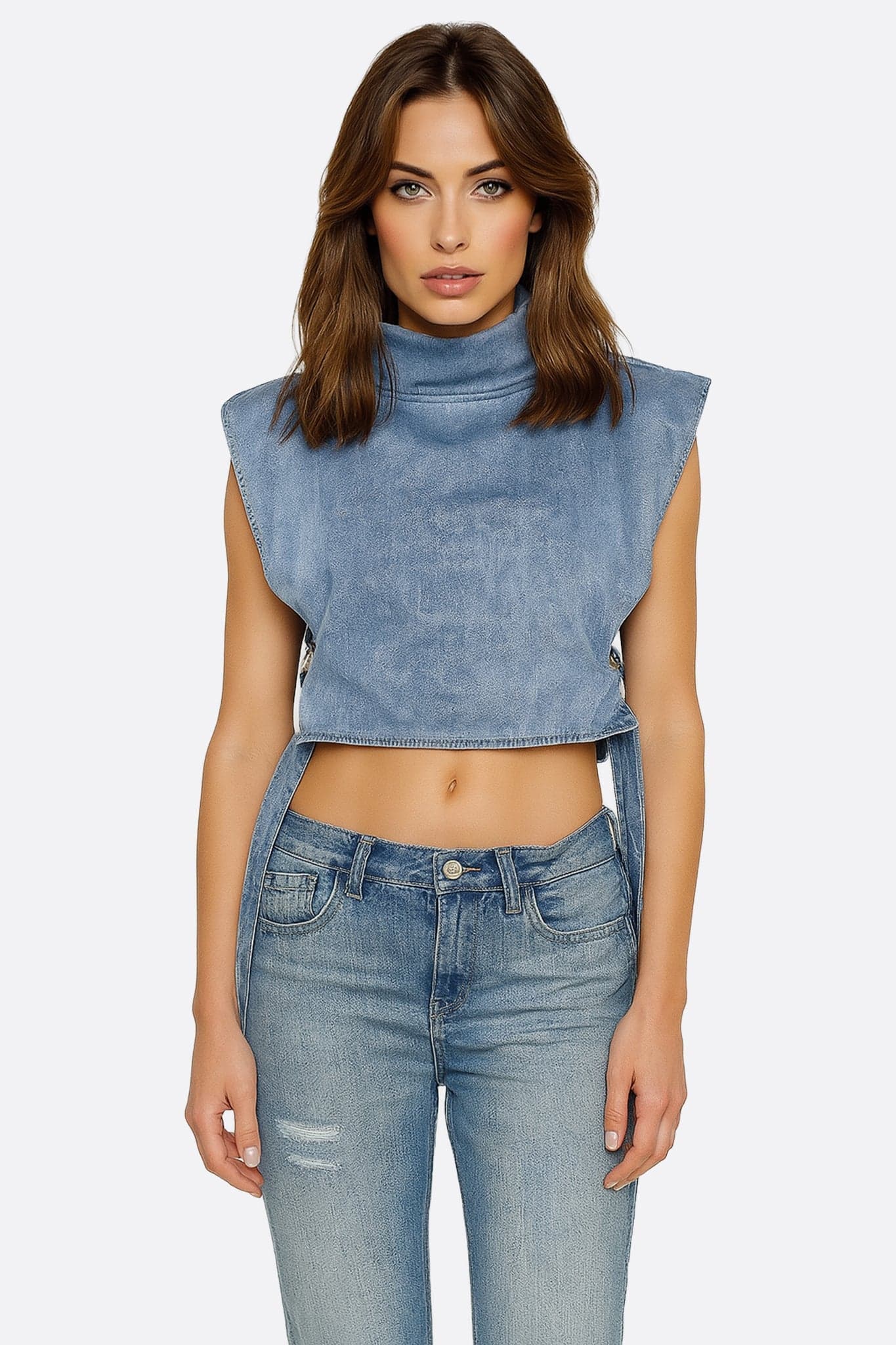 Chicer Top aus strukturiertem blauem Denim, akzentuiert mit einer Metallschließe, ideal für einen eleganten Abend