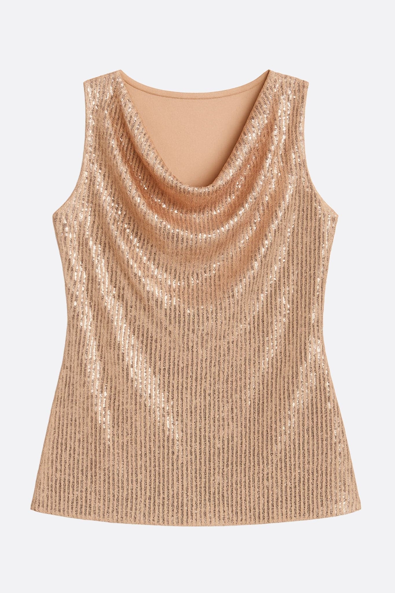 Détail du top sans manches en sequins champagne, mettant en avant sa texture brillante et son élégance pour une soirée...