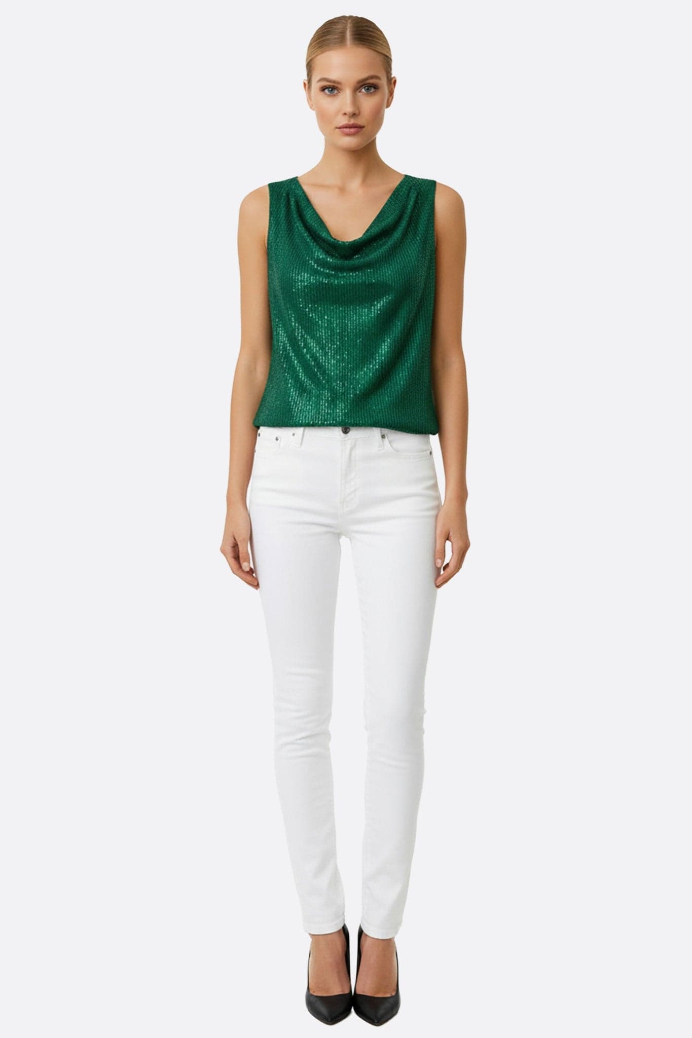 Detail of the sleeveless green sequin top, adding a bright and sophisticated touch for festive occasions