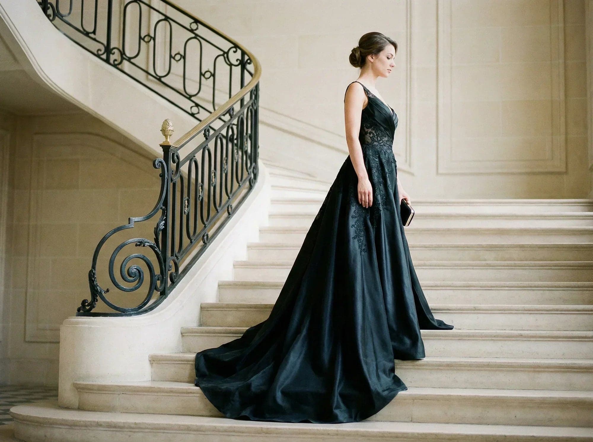 Robe de soirée élégante en satin pour événements chics