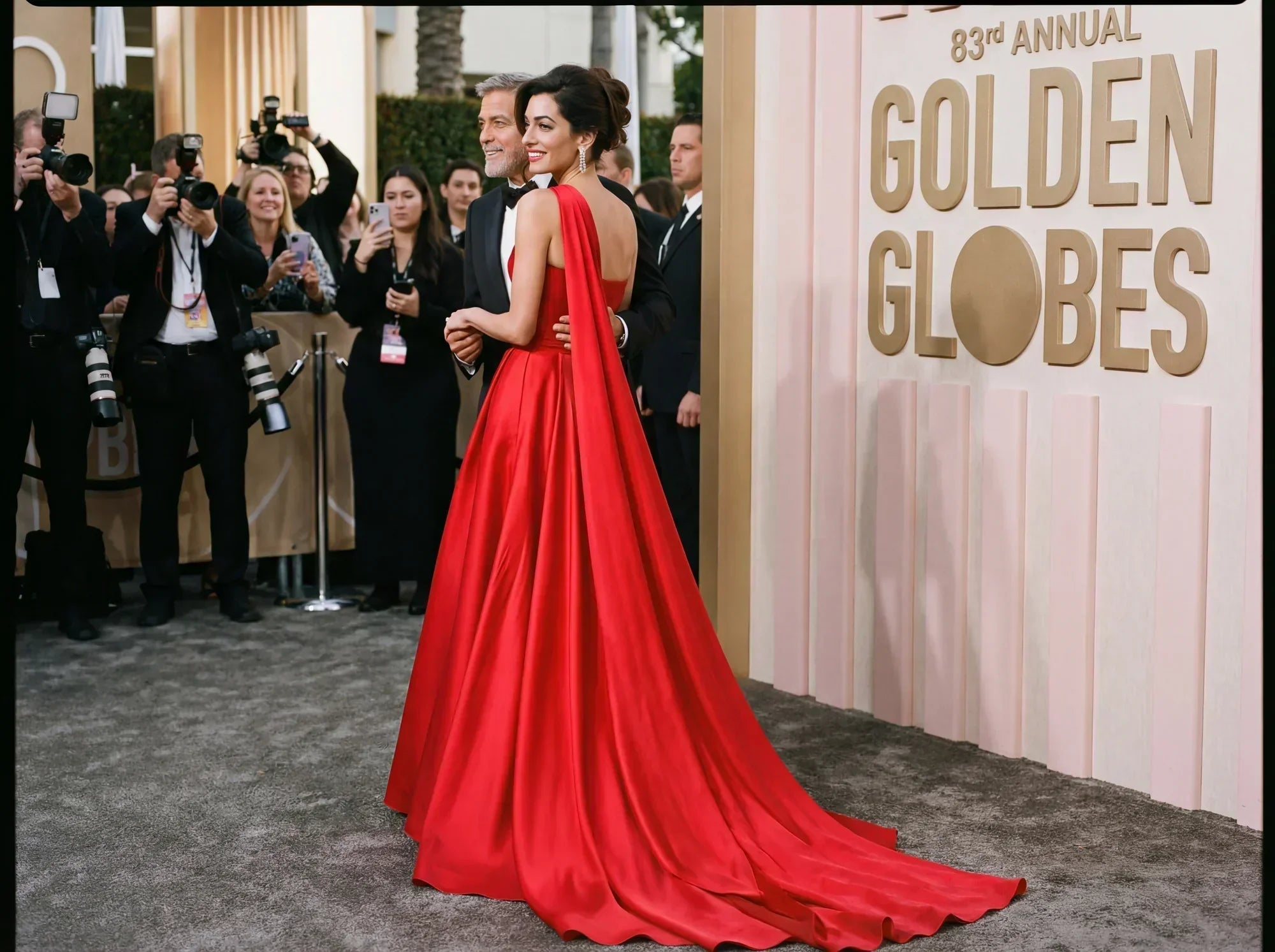 Amal Clooney en los Golden Globes: un vestido rojo que ilumina la noche