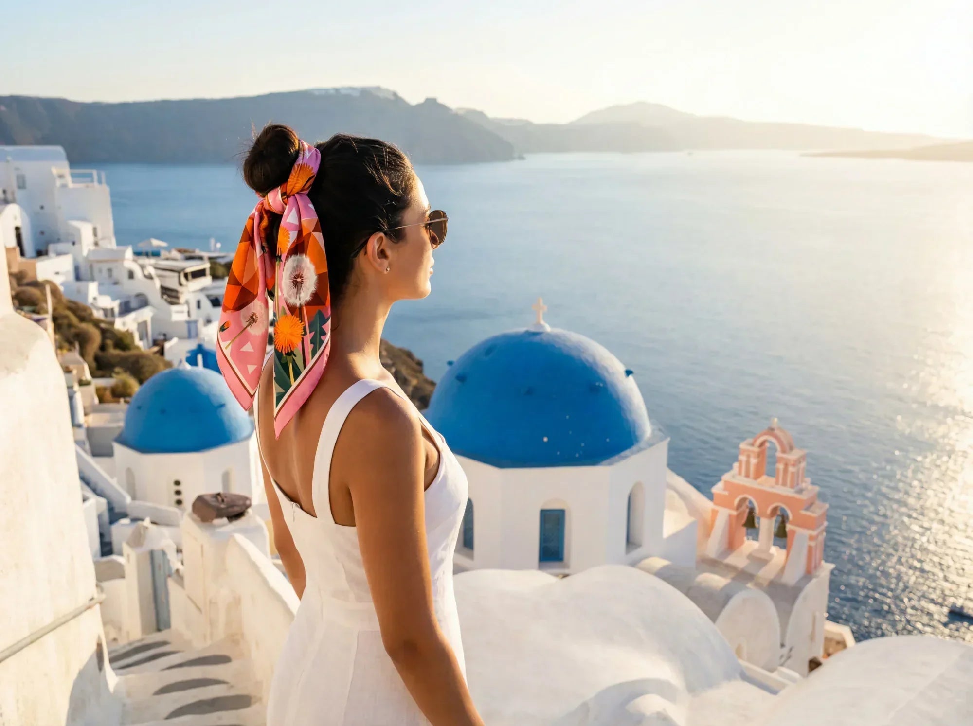 Paño de seda en el cabello: cómo llevarlo todo el día sin que se deslice