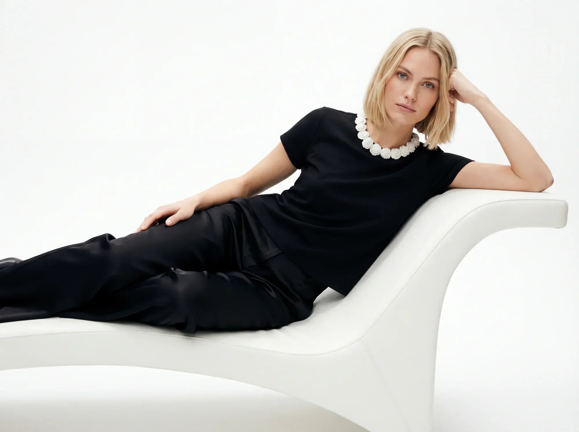 L’art de choisir : le t-shirt femme de qualité et sa coupe durable