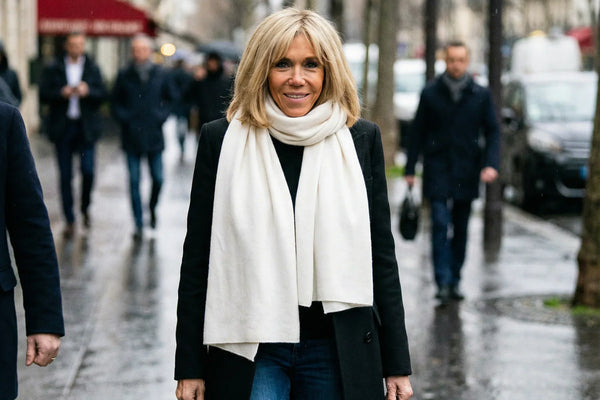 L'arte degli accessori per elevare la vostra eleganza alla maniera di Brigitte Macron