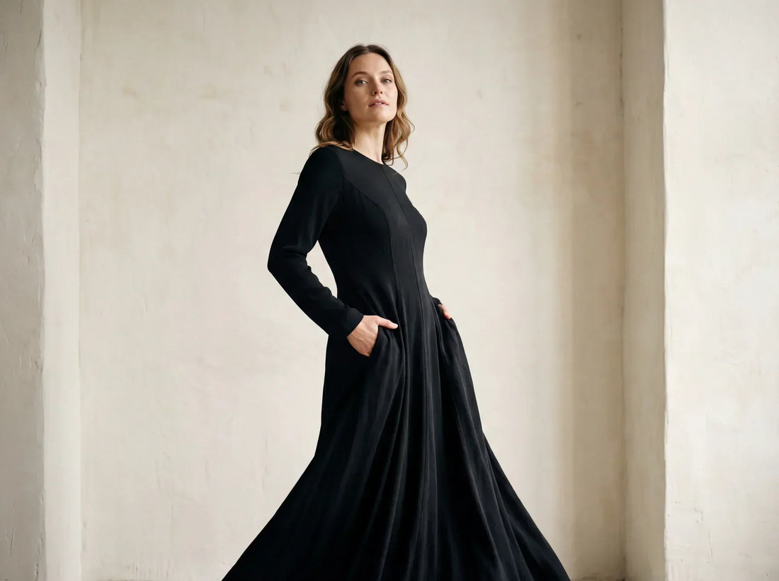 Longue robe de soirée noire Misciano en satin pour événement élégant et raffiné