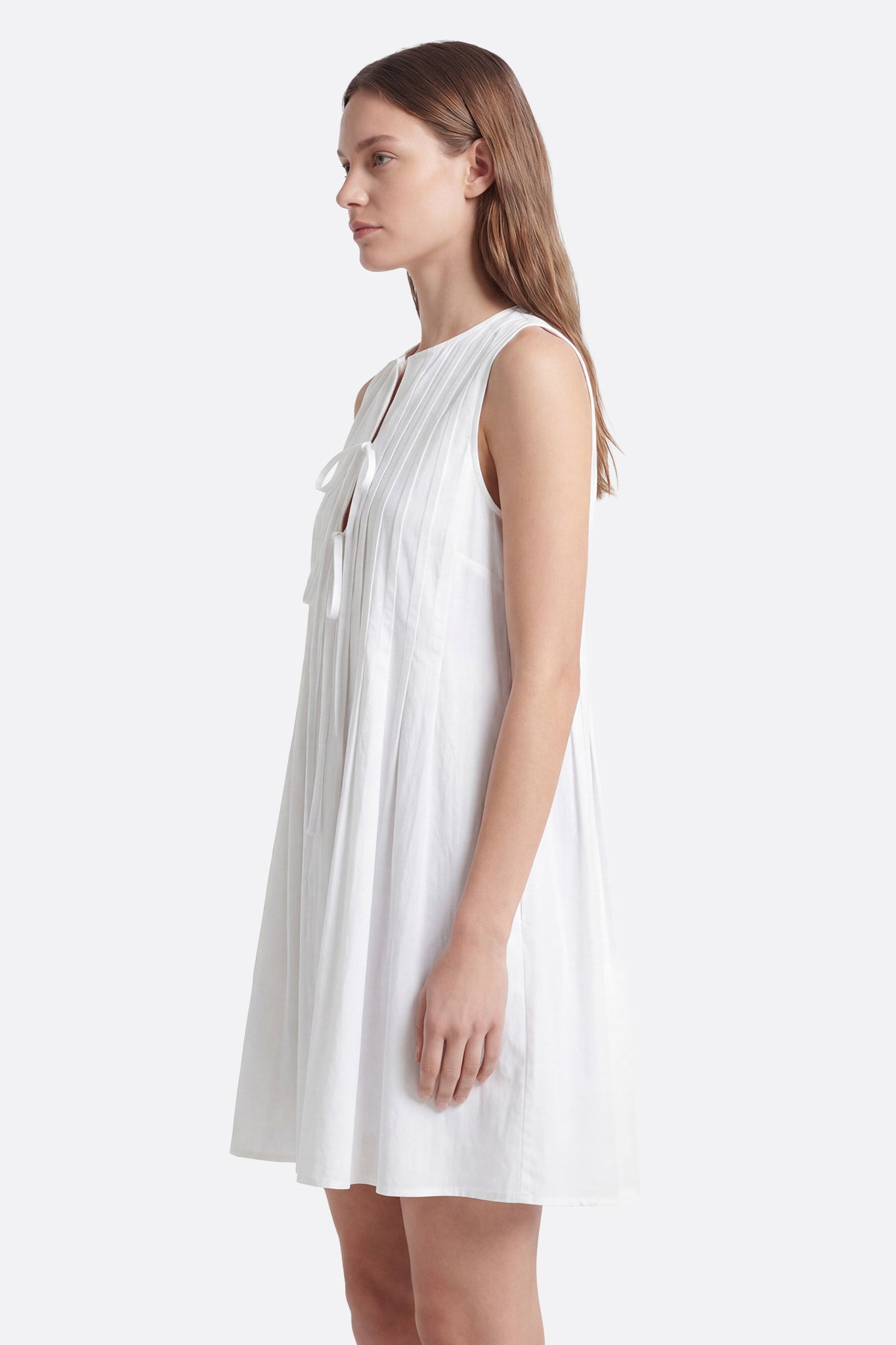 Robe courte blanche en chanvre et coton à liens noués