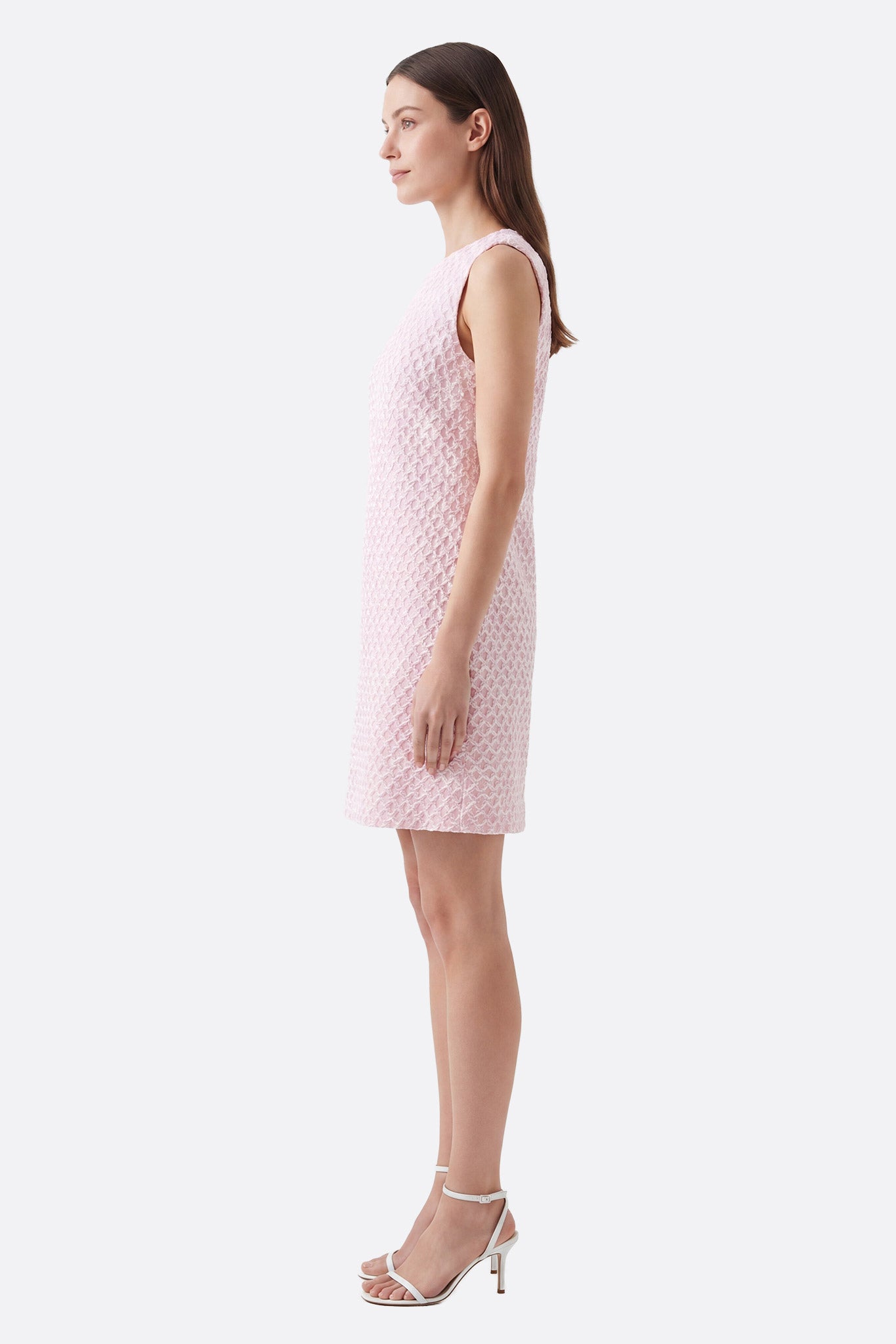 
Rosa kurze Robe mit geprägter Textur



