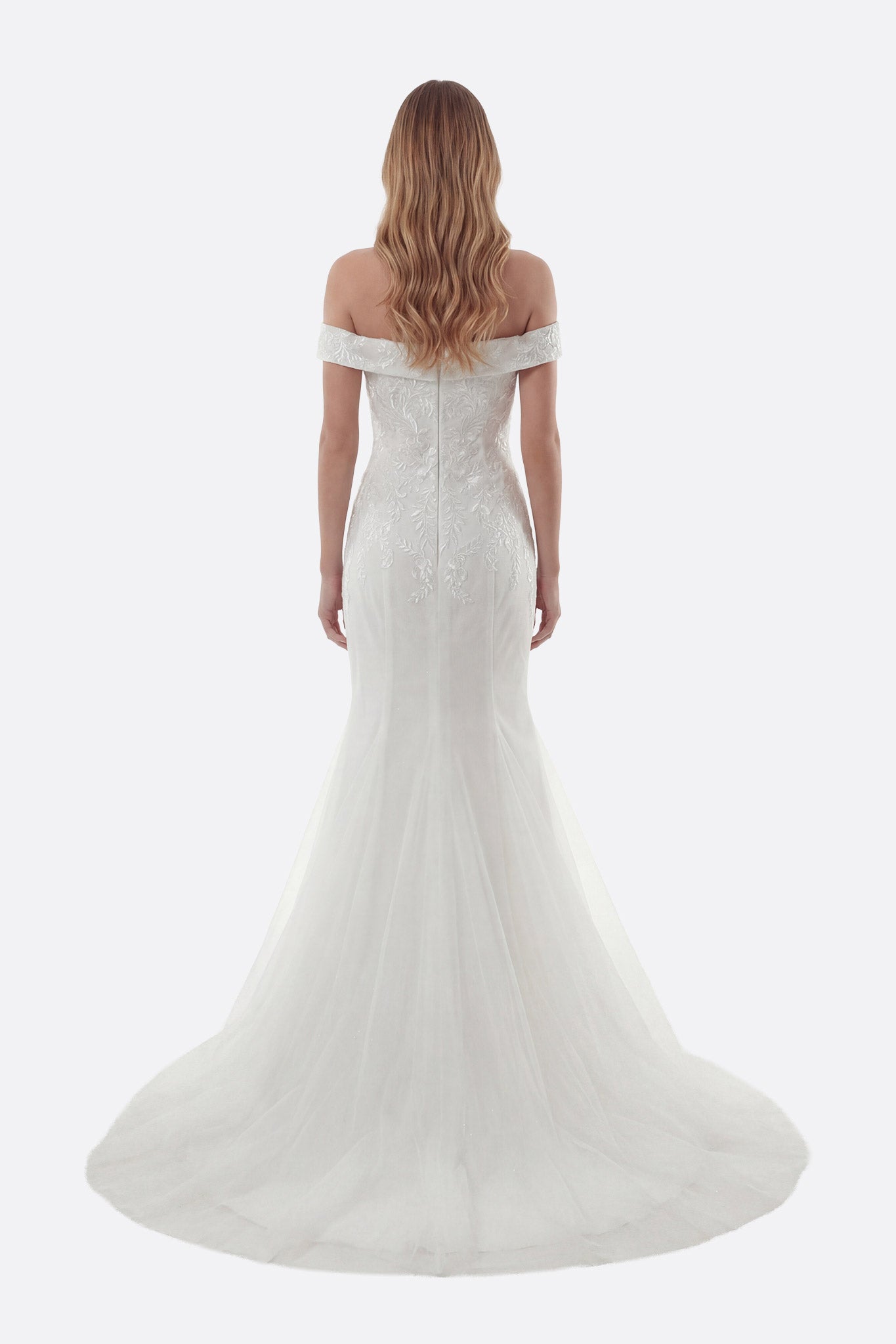 
Robe de mariée sirène avec traîne amovible, mettant en valeur le corsage structuré et les épaules dégagées pour un style...



