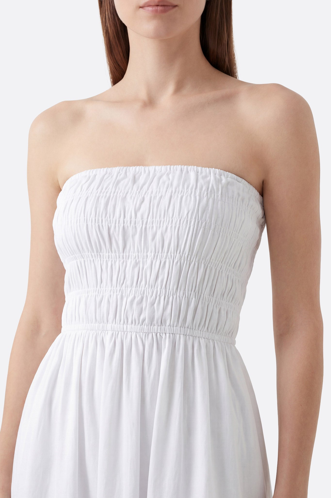 
Robe longue blanche fendue bustier smocké



