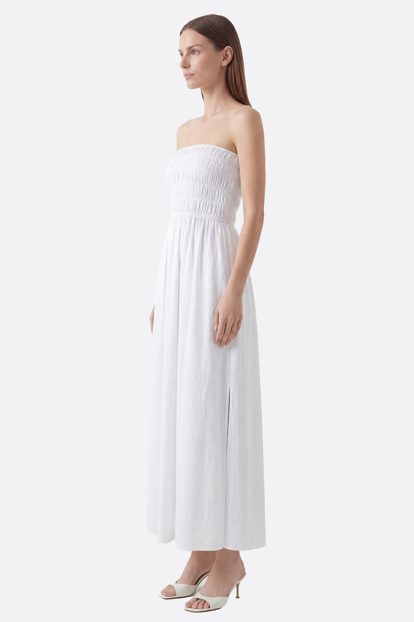 
Robe longue blanche fendue bustier smocké



