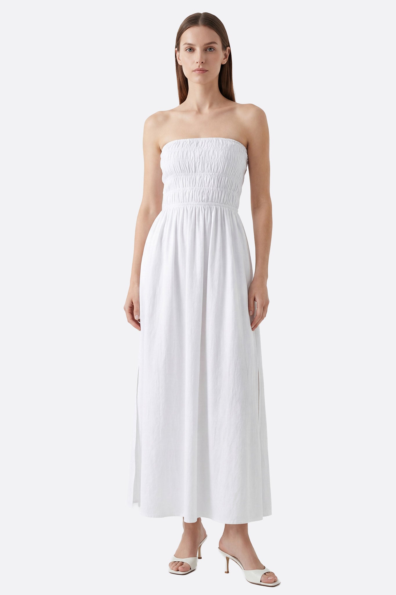 Robe longue blanche fendue bustier smocké