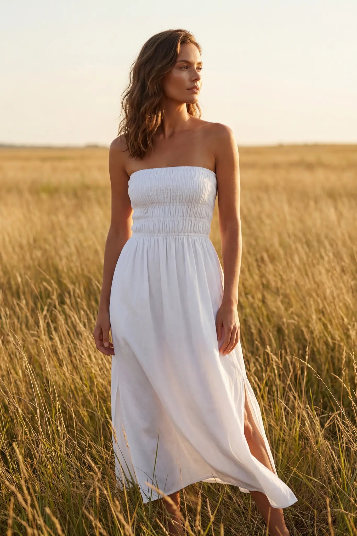 Robe longue blanche fendue bustier smocké
