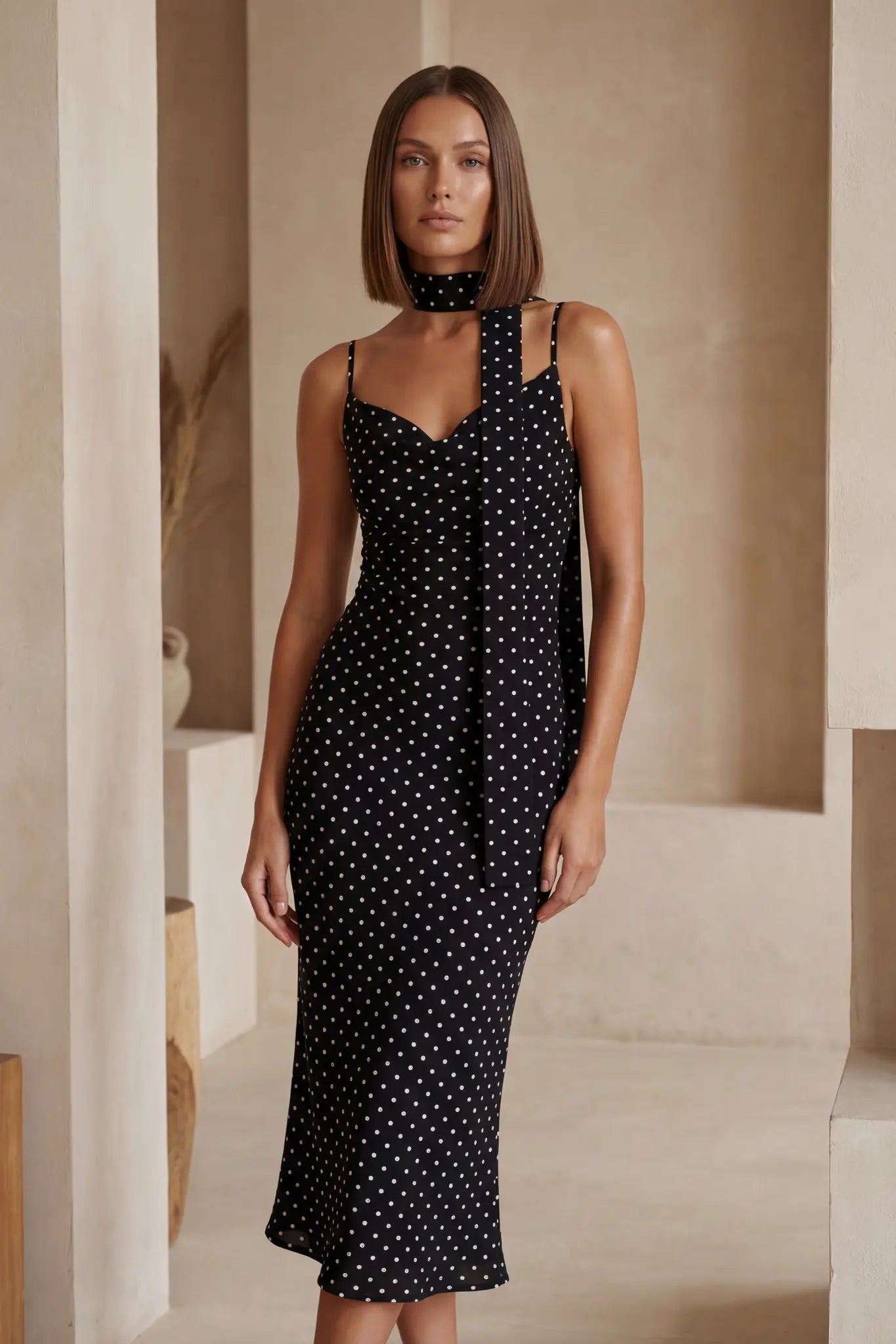 
Robe midi noire à pois et bande amovible



