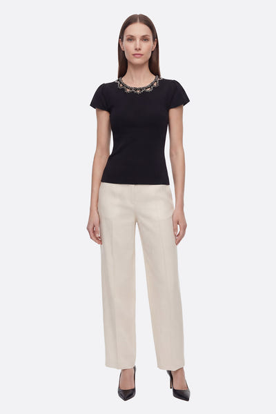 
Black T-shirt with silver jewel collar



