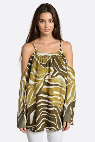 
Blouse verte à motifs zèbre, épaules dénudées, idéale pour sublimer un look chic lors d'une soirée ou d'une journée en ville.



