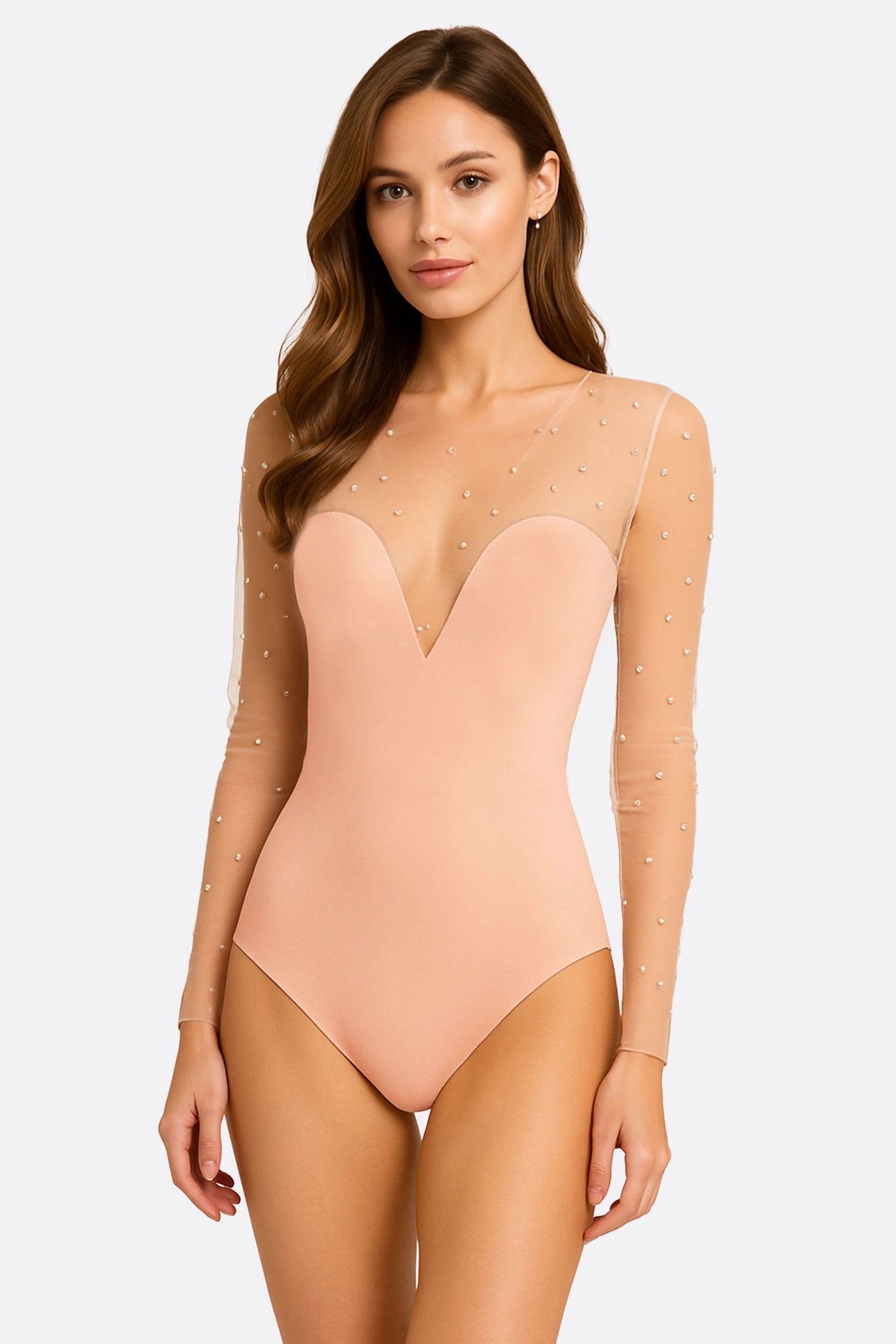 Body en tulle nude délicat, orné de perles, mettant en valeur une silhouette élégante et féminine.