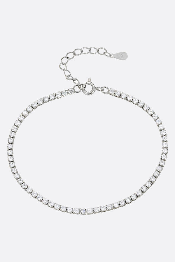 Bracelet tennis en argent 925 orné d'oxydes de zirconium, chic et élégant pour sublimer vos tenues de soirée.