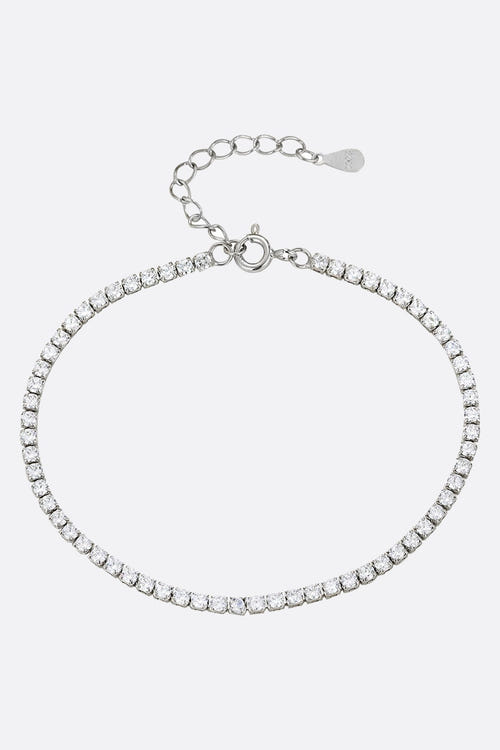
Bracelet tennis en argent 925 orné d'oxydes de zirconium, chic et élégant pour sublimer vos tenues de soirée.



