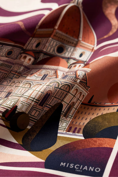 
Zoom sur le carré de soie Florence majestueuse, motifs florentins élégants sur fond bleu profond, accessoire chic pour...



