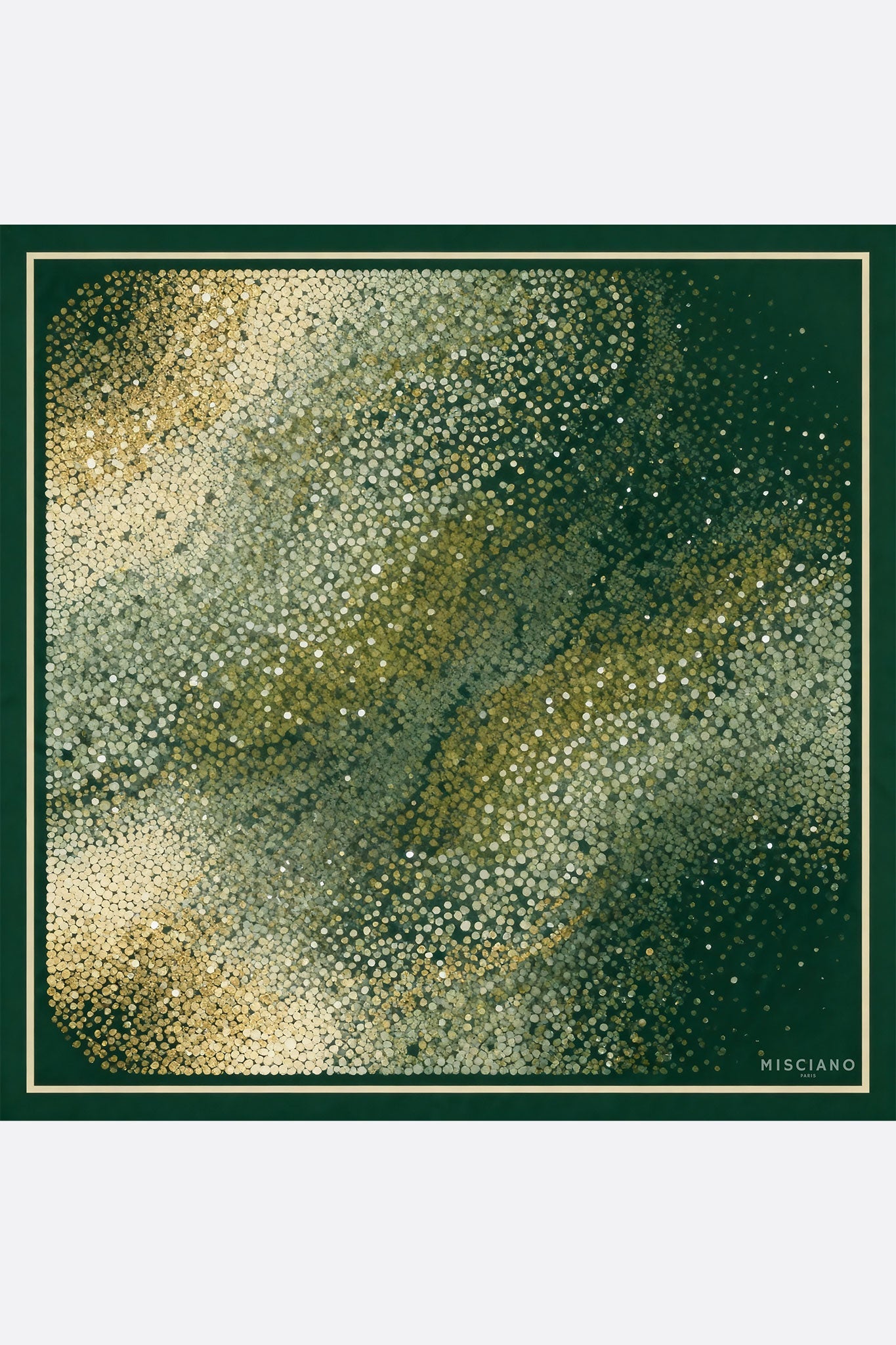 Carré de soie Onde d’émeraude 90x90 cm, rayonnant de douceur, parfait pour sublimer une tenue chic au quotidien.