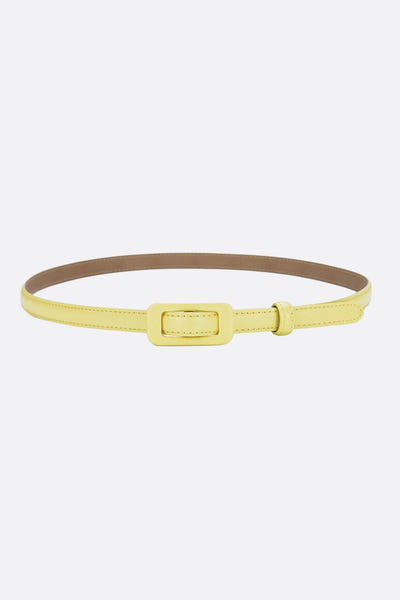 
Ceinture fine en jaune lumineux à boucle rectangulaire, un accessoire élégant pour accentuer une silhouette lors d'une...



