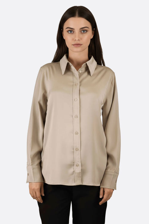 
Chemise beige à manches longues, élégante, avec bande contrastante, parfaite pour une tenue chic au bureau ou en soirée.




