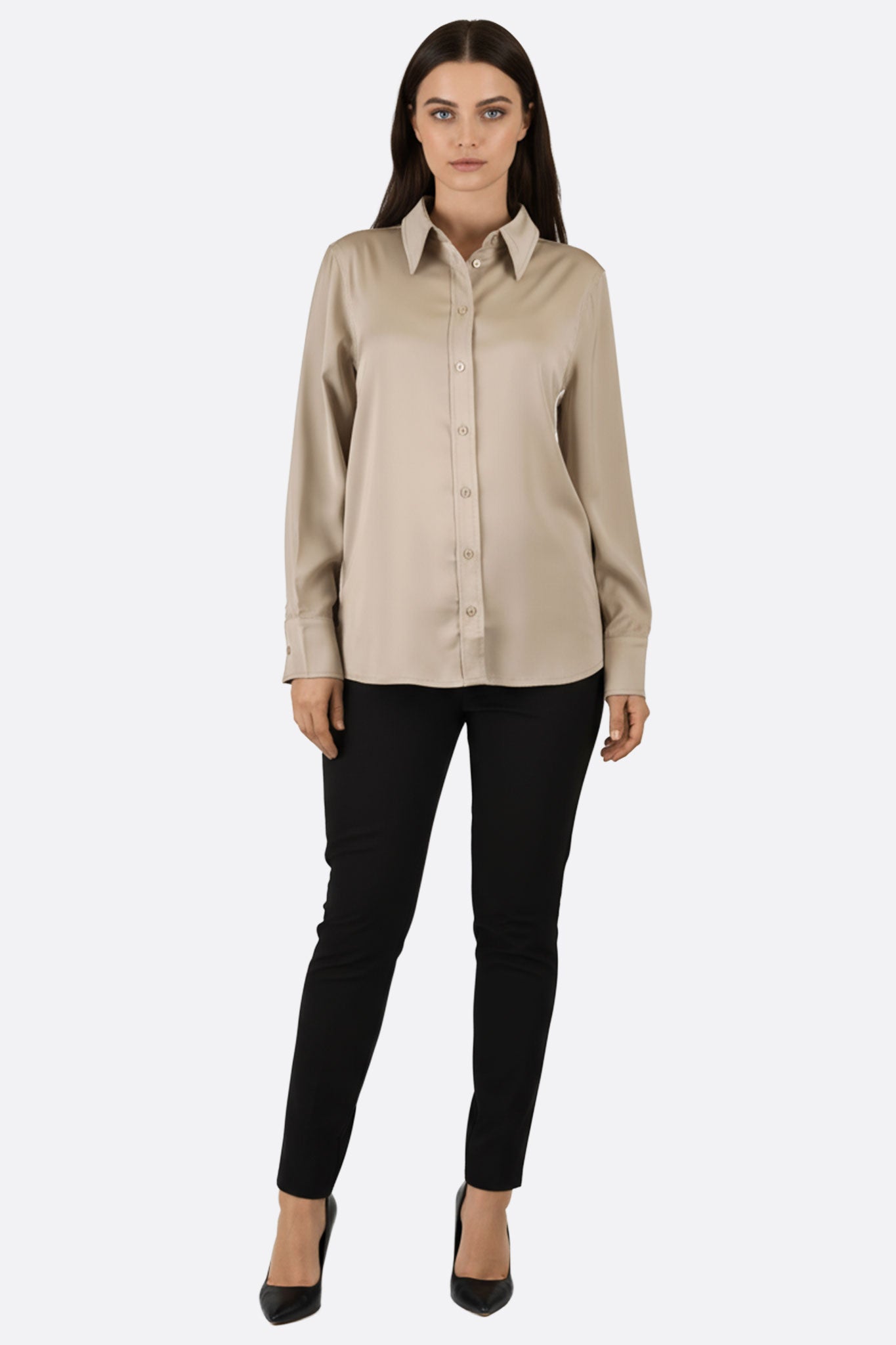 
Chemise beige à manches longues, angle différent soulignant la bande contrastante, parfaite pour un look élégant au...




