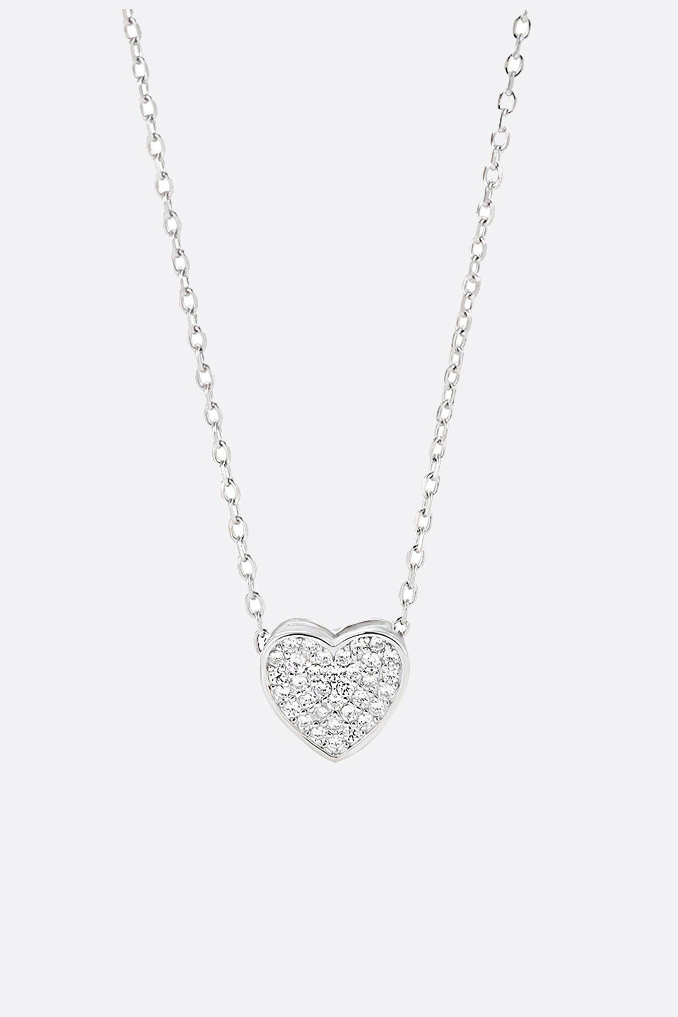 Collier délicat en argent 925 avec pendentif en forme de cœur scintillant, micropavé de cristaux raffinés.