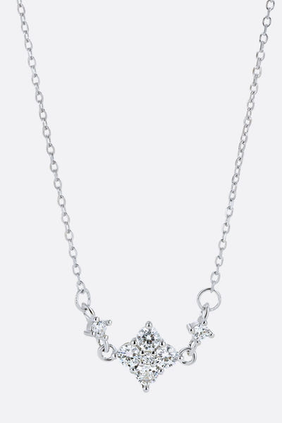 
Collier en argent 925 orné d'un pendentif étoile météorite, un bijou lumineux pour rehausser votre style quotidien.



