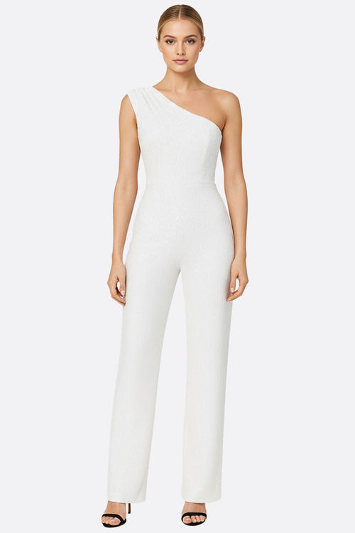 
Combinaison blanche chic et asymétrique à sequins, idéale pour une soirée raffinée ou un événement élégant.



