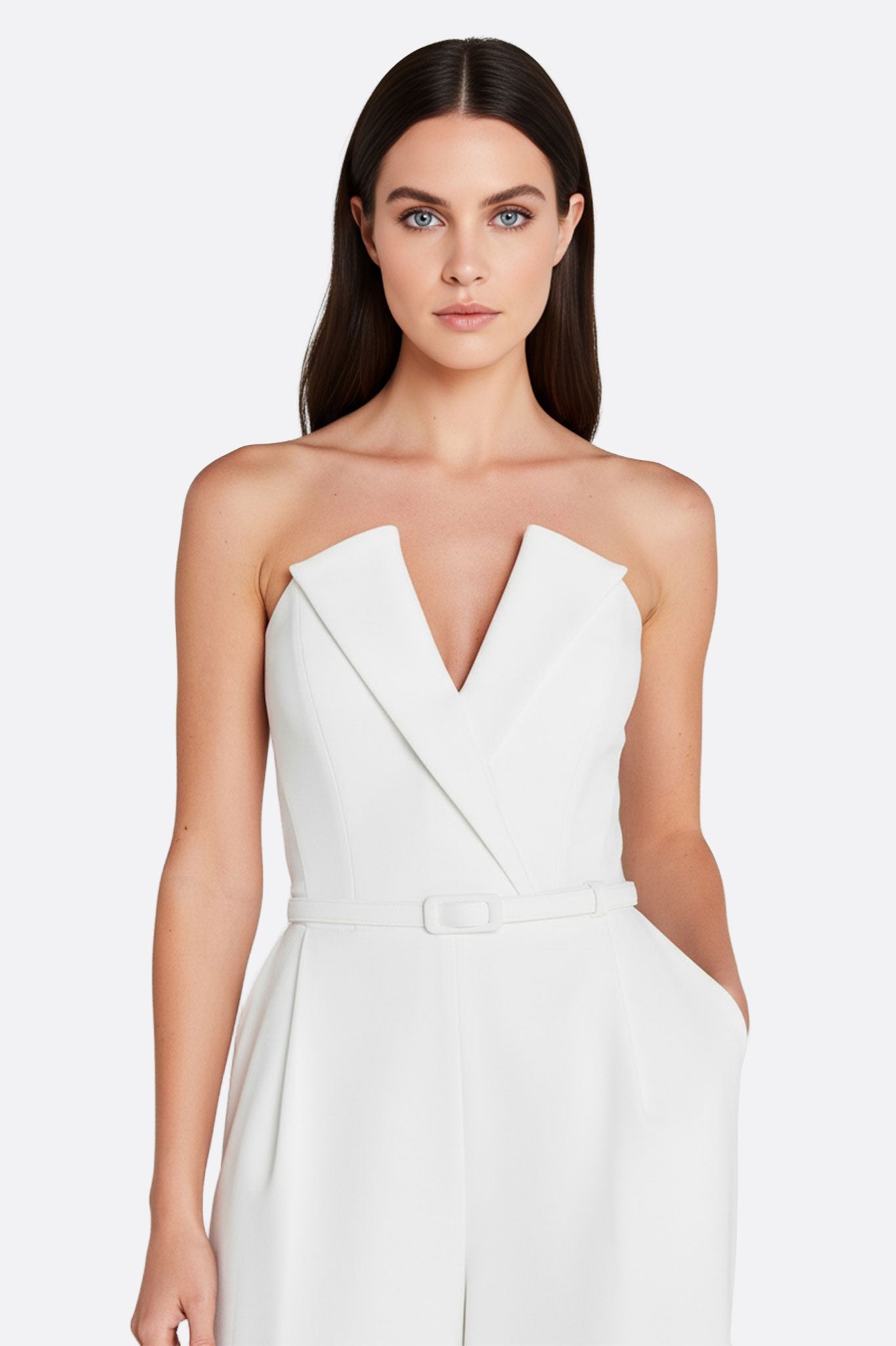 Particolare delle maniche in perle removibili della combinazione bianca bustier, un abito elegante e raffinato perfetto...