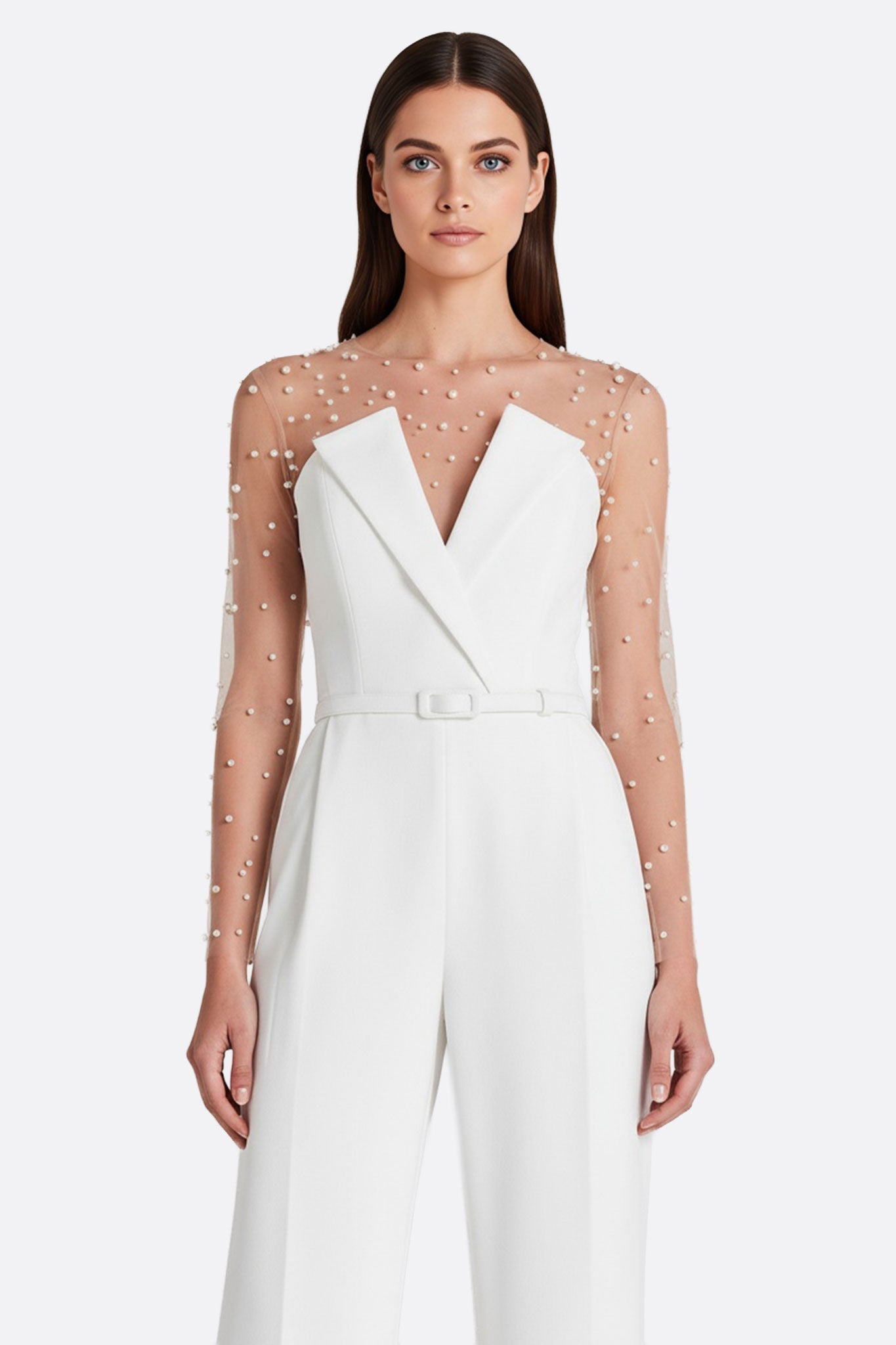 Dettaglio della combinazione bianca bustier con maniche illusion in perle removibili, un abito elegante e femminile per...