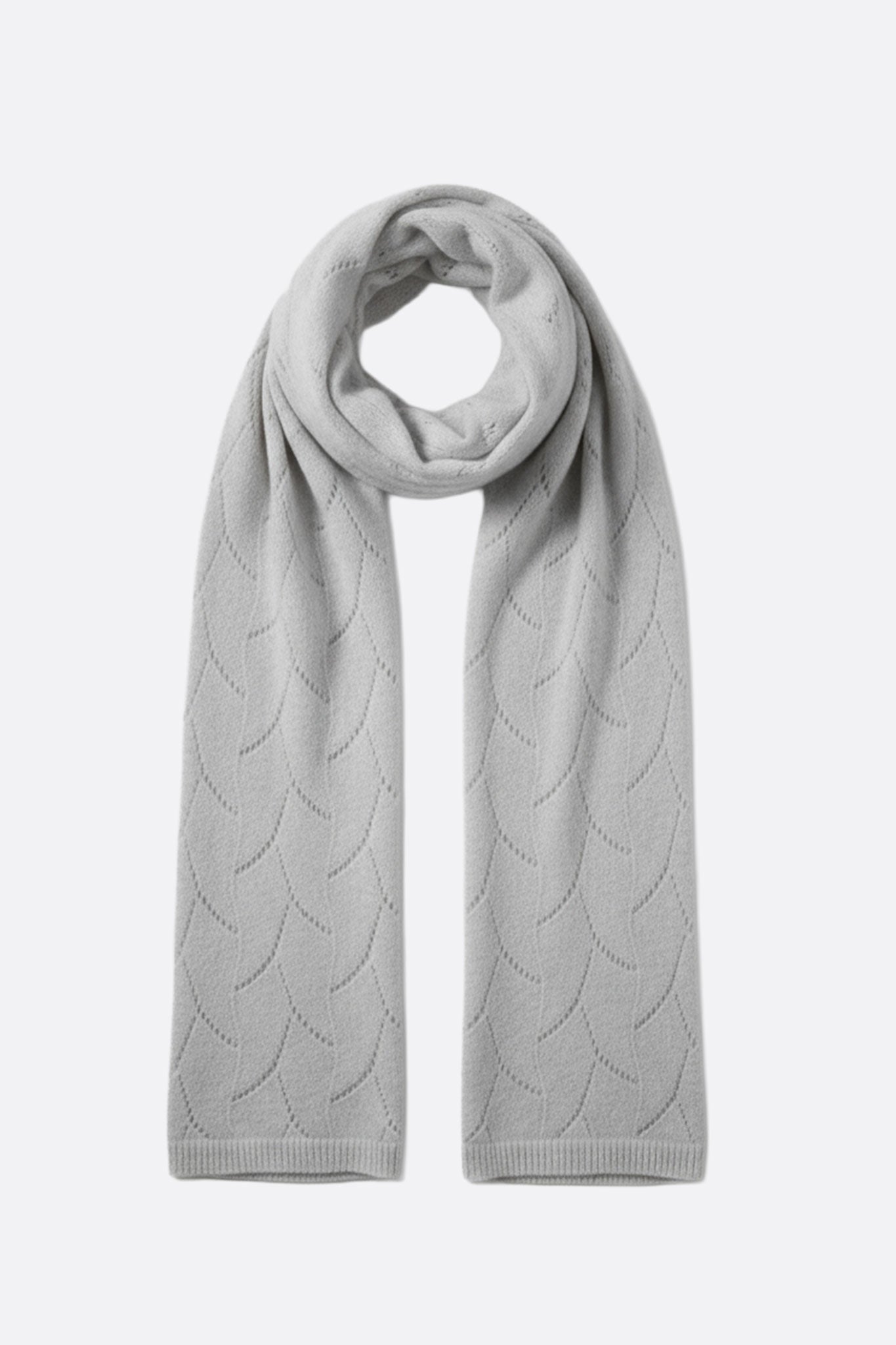
Écharpe en cachemire gris clair à maille ajourée, parfaite pour agrémenter un style chic au quotidien ou lors...



