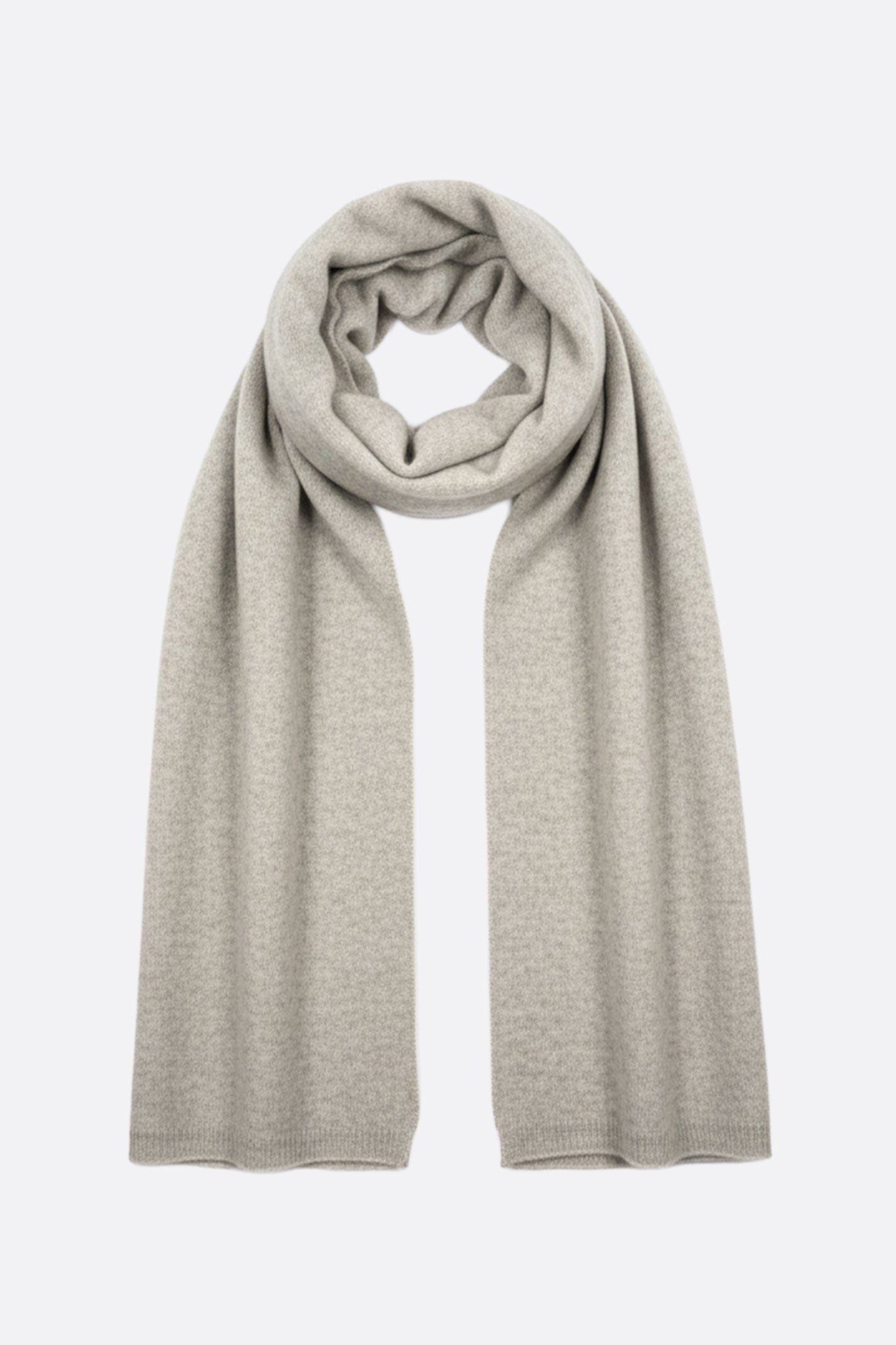 
Écharpe en cachemire gris perle, dévoilant sa douceur exquise et son élégance intemporelle pour un style raffiné au...



